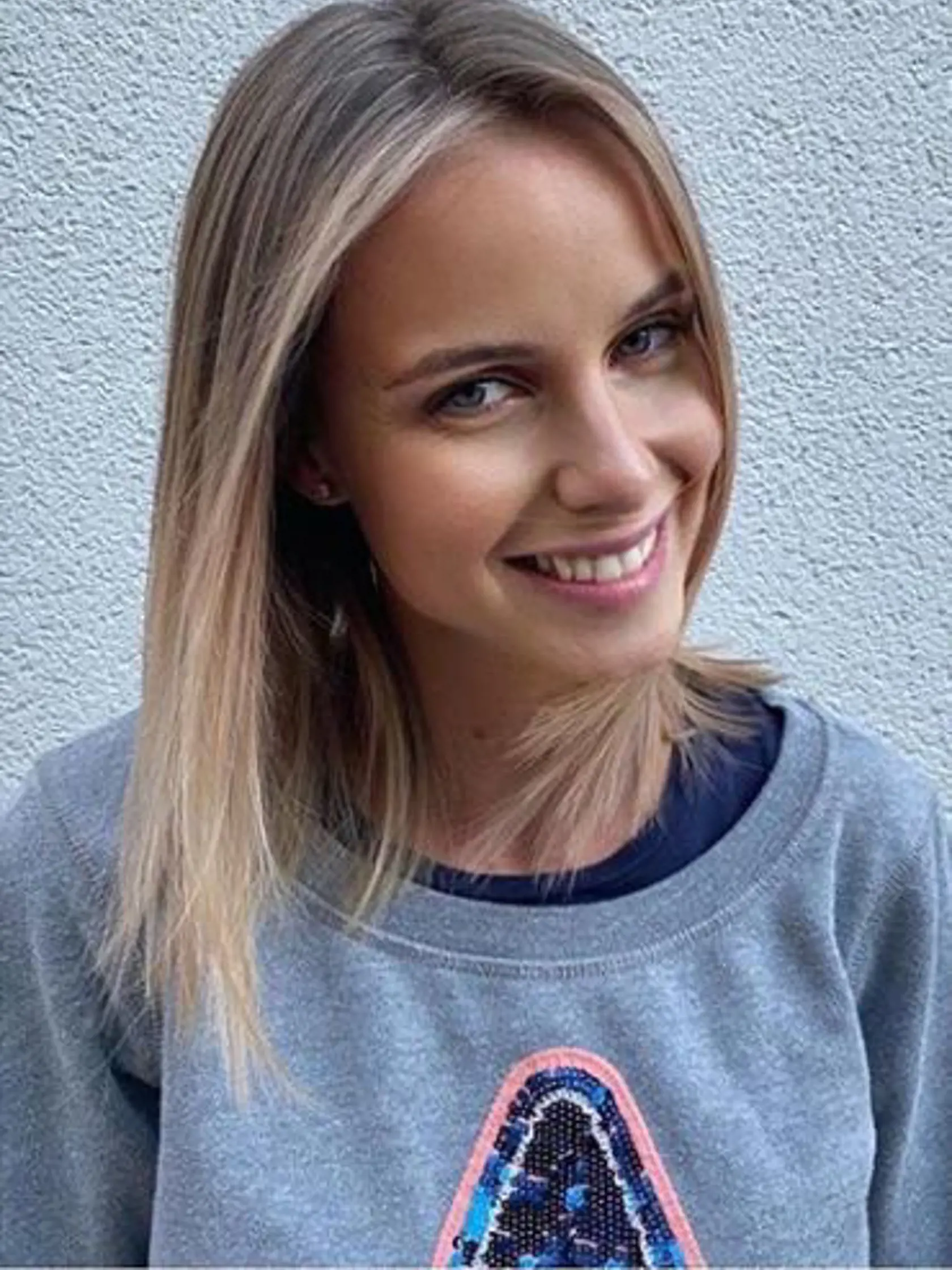 Nele nový účes mimoriadne pristane.