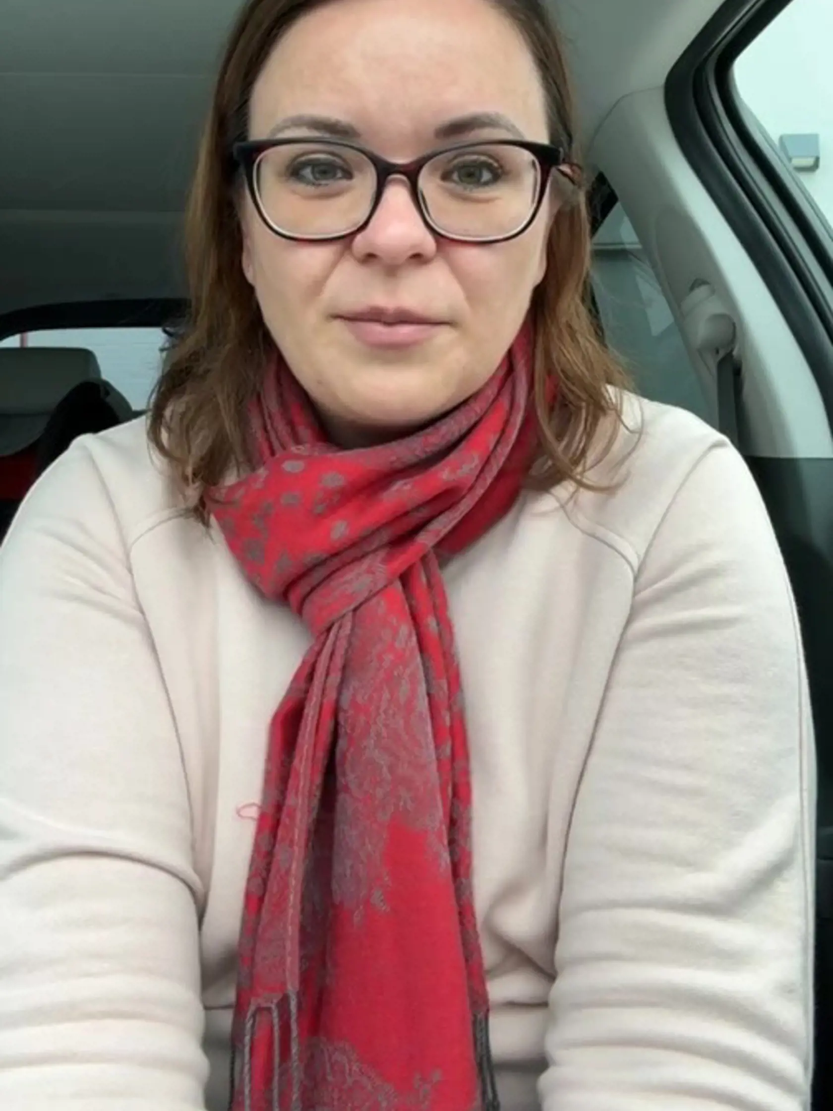 Sestrička Katka je zdravotná sestra s dlhoročnou praxou u nás i v Saudskej Arábii a zakladateľka úspešného projektu SESTRIČKA ONLINE. Ma adoptovanú dcéru a na svojom konte desiatky ebookov, online aj offline kurzov a za sebou tisícky followerov.
