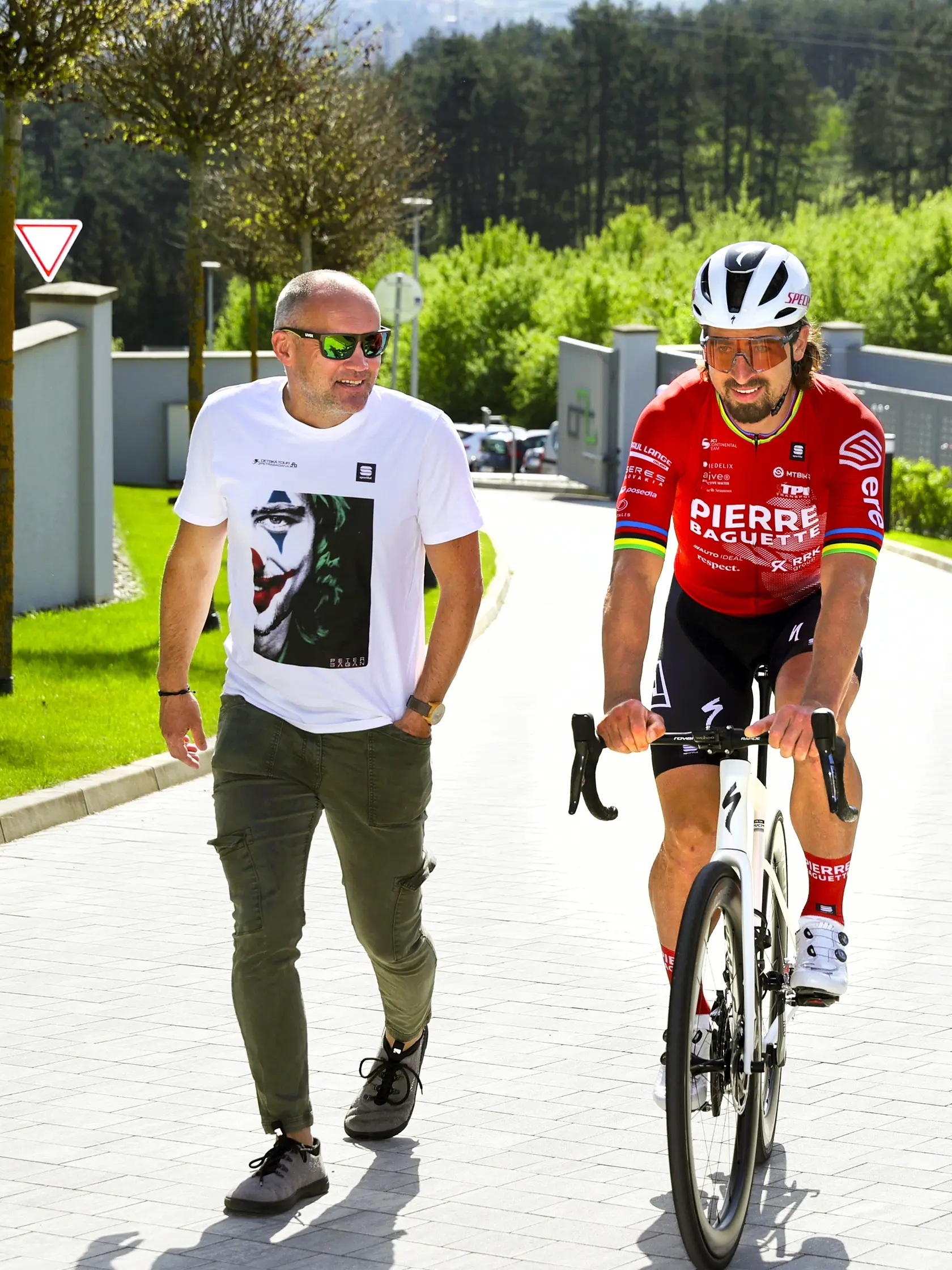 Peter je známym slovenským cyklistom.