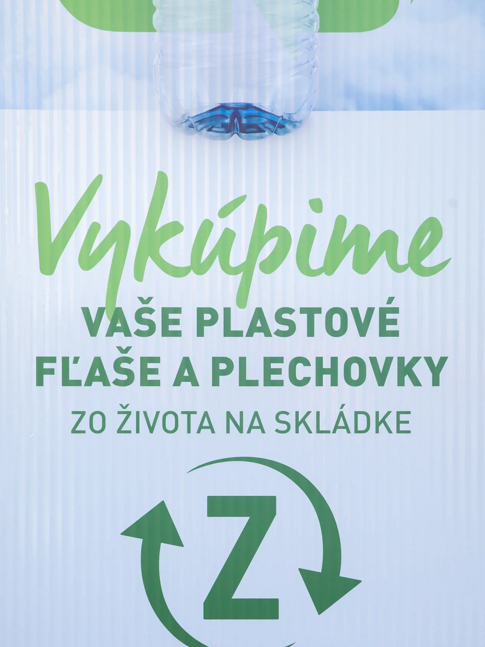 Fľaše a plechovky už nebudú končiť v lese, riekach, na uliciach či v jazerách.