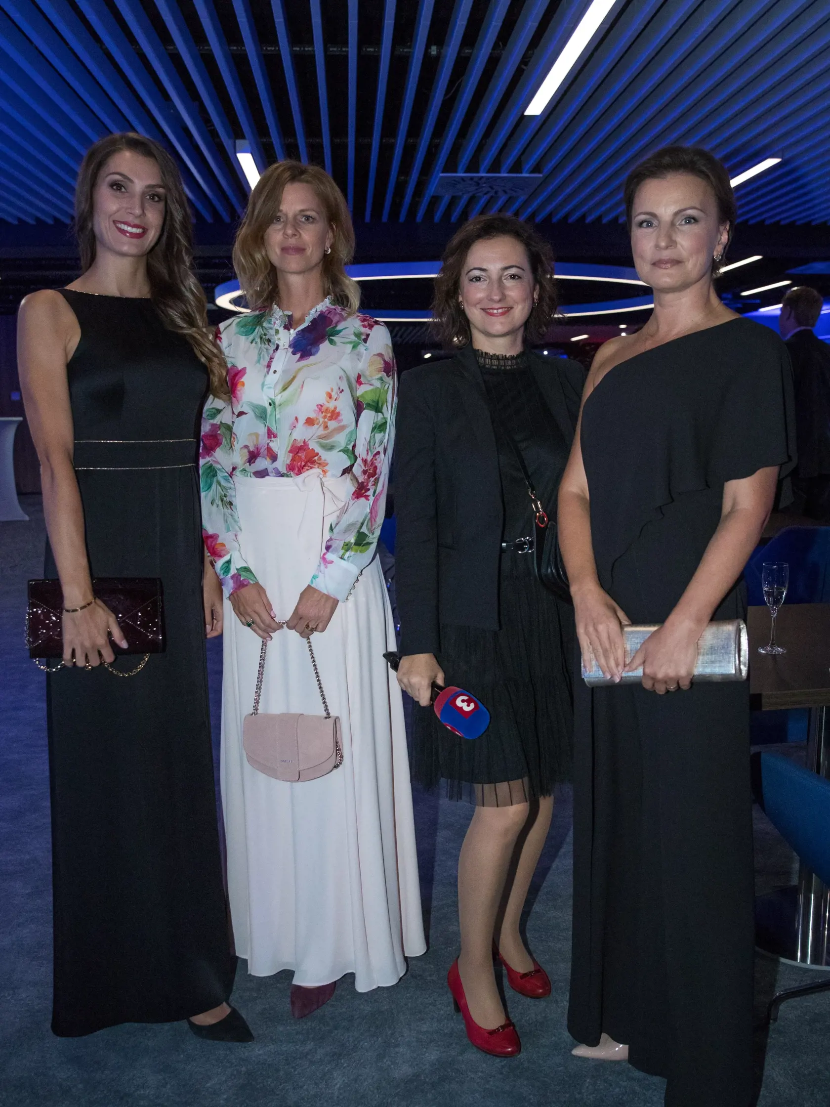 Oslava 18. narodenín slovenskej spravodajskej televízie TA3 vo VIP priestoroch Národného futbalového štadióna v Bratislave. Na snímke zpava je Simona Frantová, Katarína Korecká, ?, Anna Žitná Lučaiová.