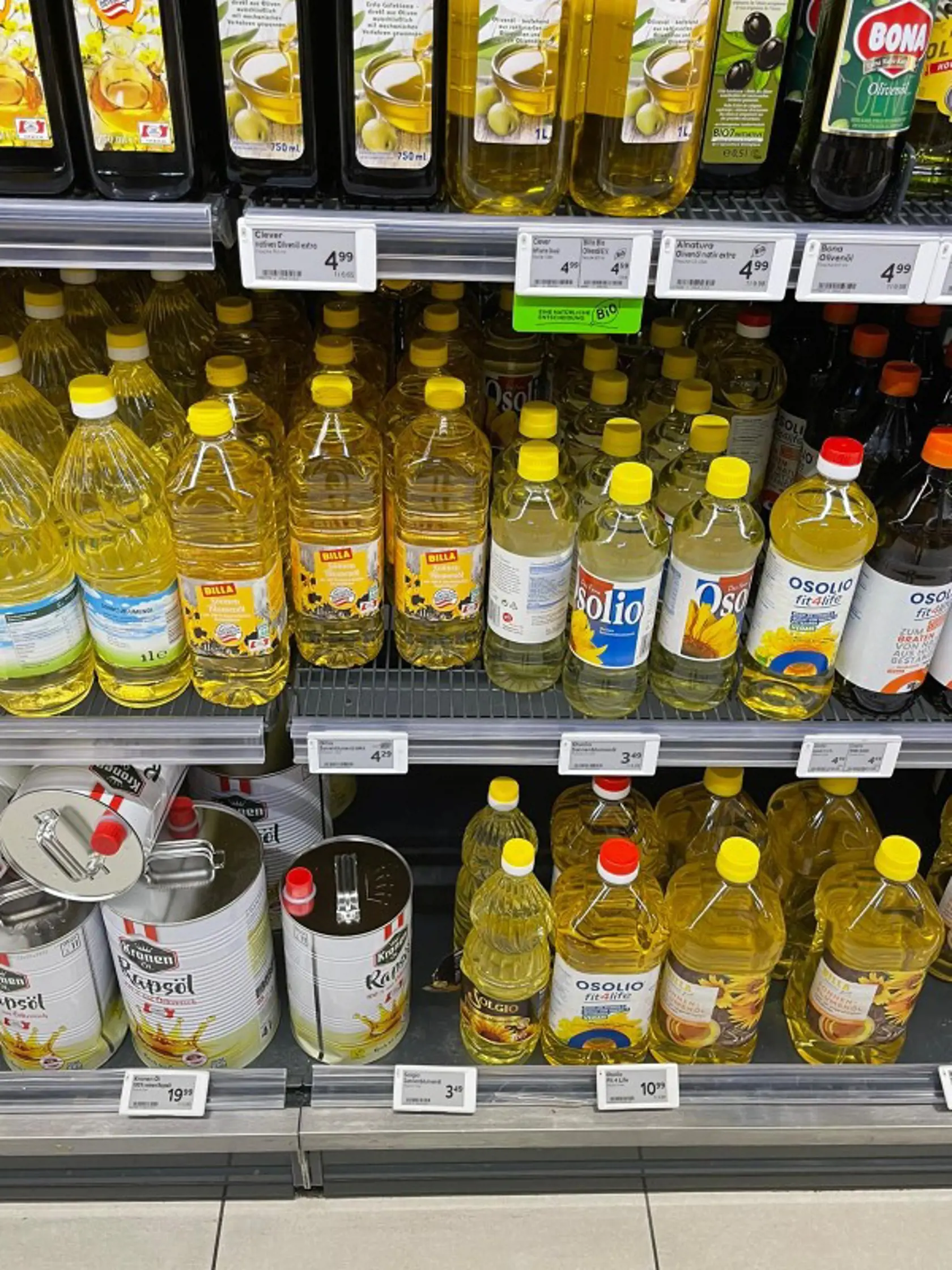 Na snímke sú ceny potravín v predajni Lidl v Rakúsku.