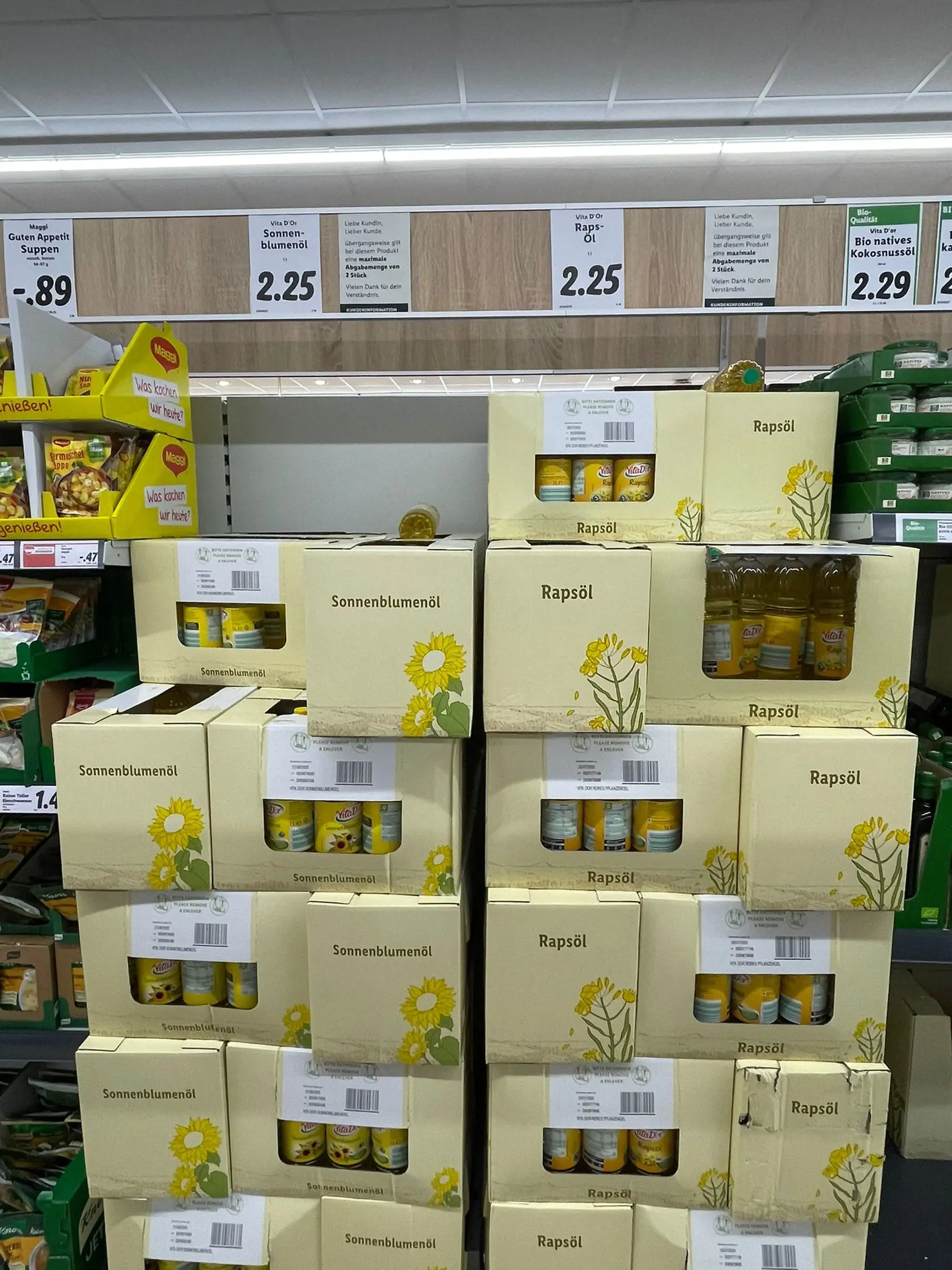 Na snímke sú ceny potravín v predajni Lidl v Rakúsku.