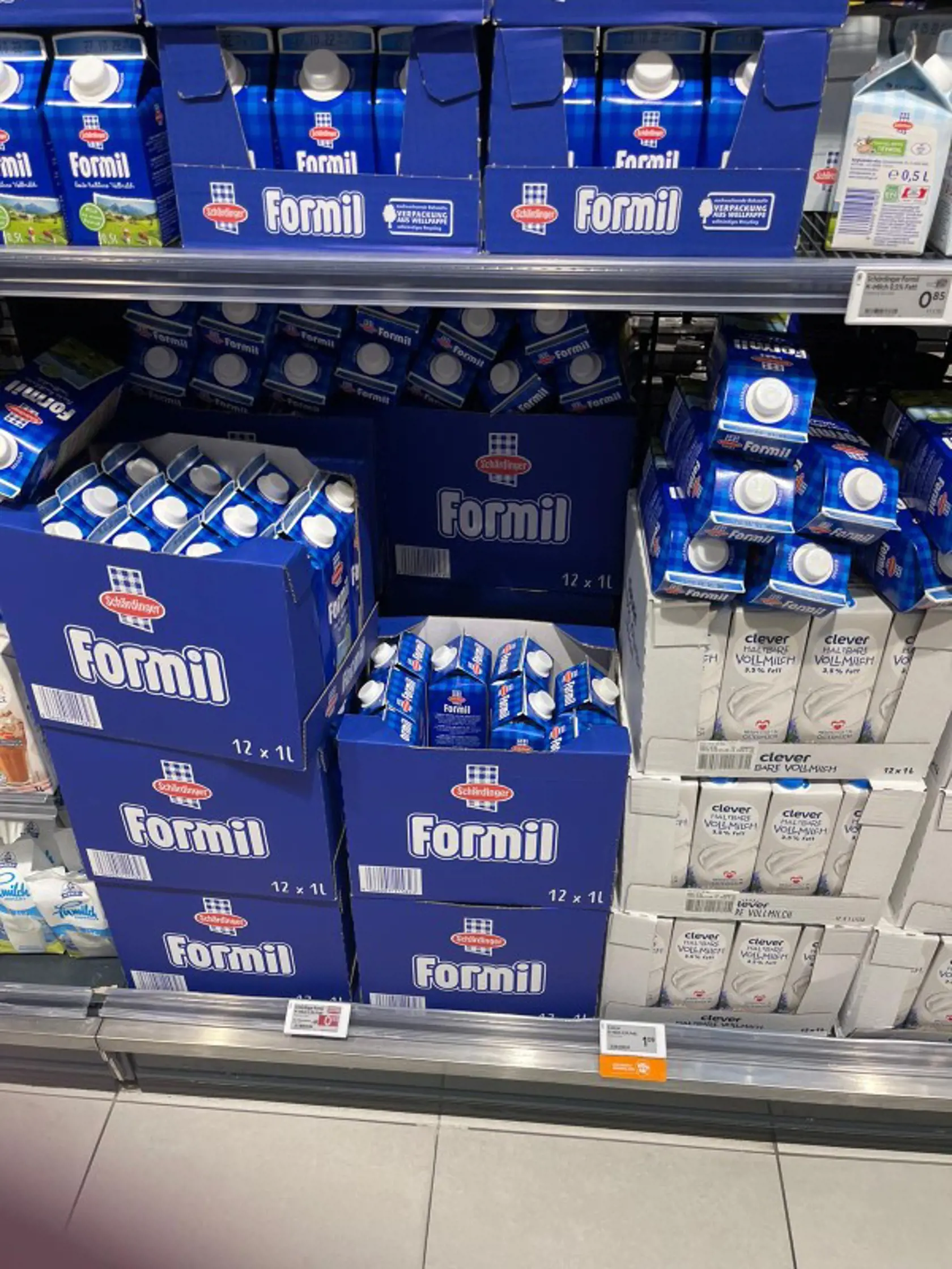Na snímke sú ceny potravín v predajni Lidl v Rakúsku.