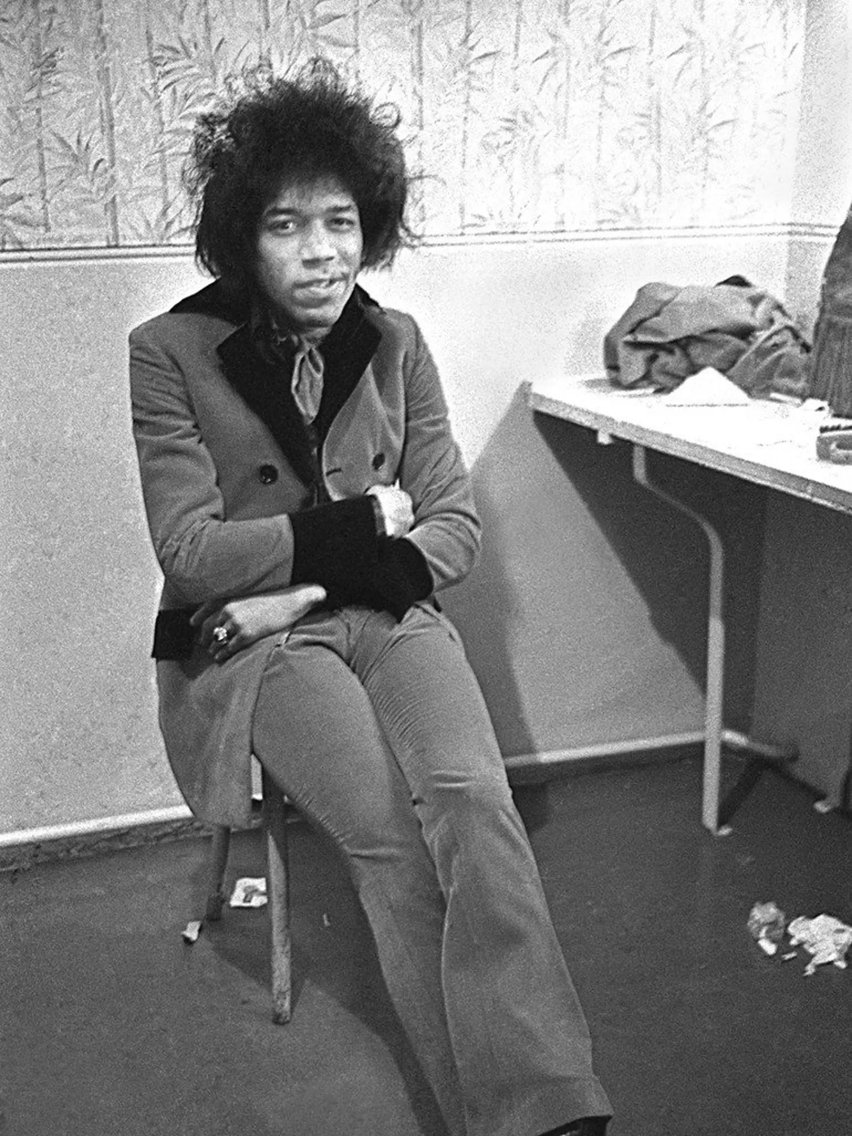 Jimi Hendrix, slávny gitarista, zomrel 18. septembra 1970. Zadusil sa zvratkami, keď sa predávkoval práškami na spanie.