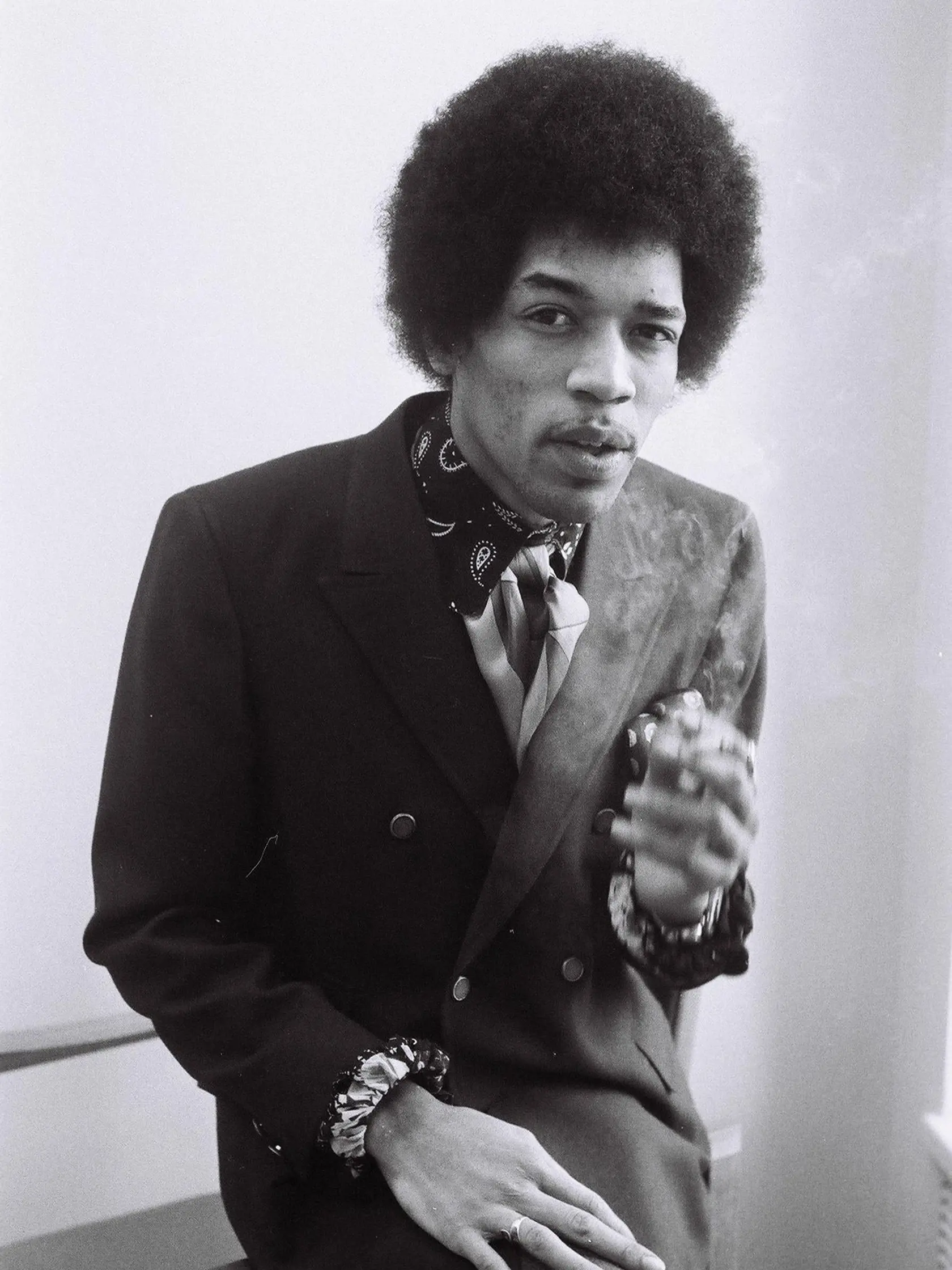 Jimi Hendrix, slávny gitarista, zomrel 18. septembra 1970. Zadusil sa zvratkami, keď sa predávkoval práškami na spanie.