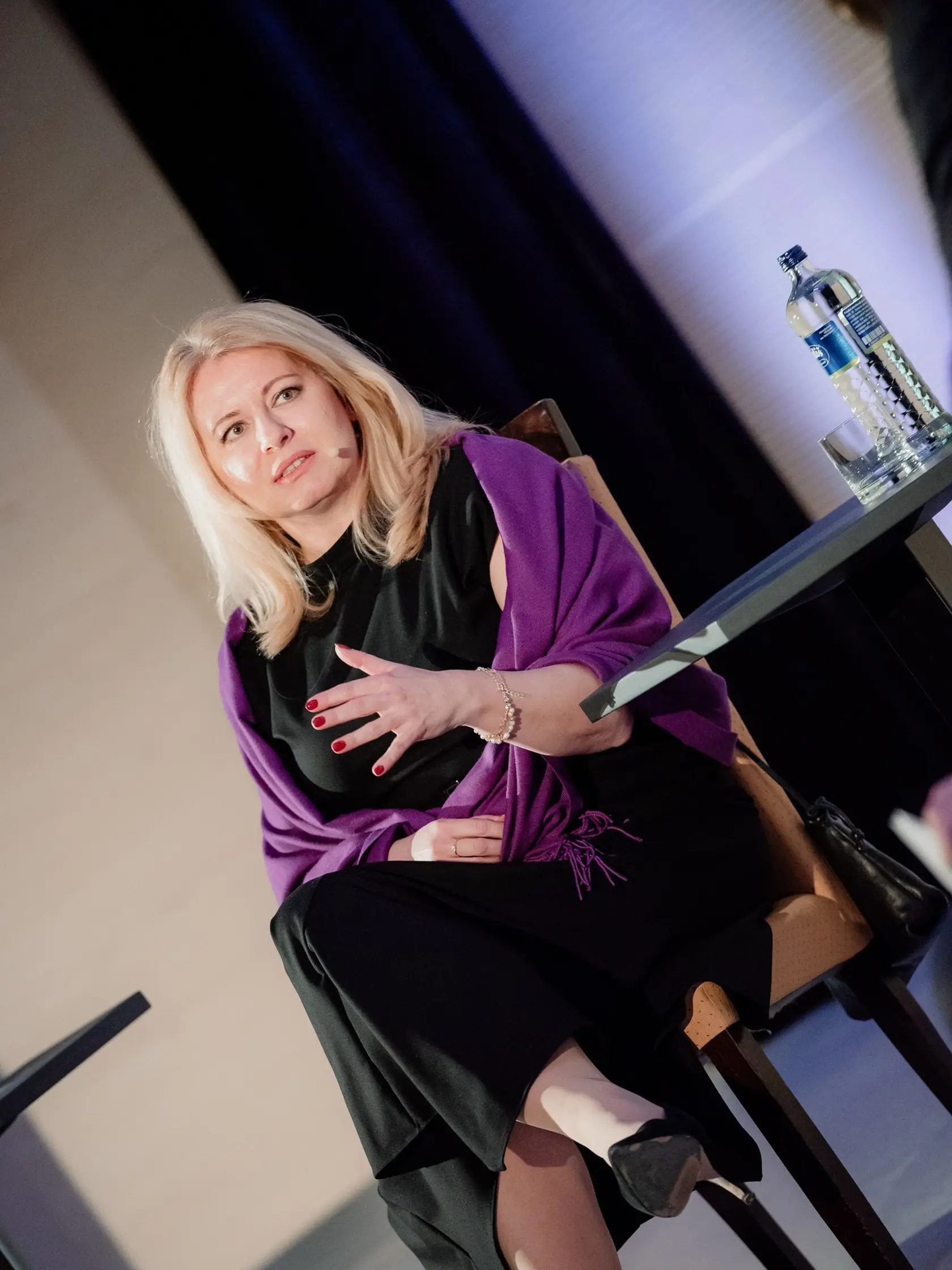 Tentokrát si to Zuzana Čaputová namierila na Univerzitu sv. Cyrila a Metoda v Trnave, kde sa spolu s Magdou Vášáryovou zúčastnila diskusie na tému "Ženy patria do politiky". Diskusiu zorganizovala Študentská rada UCM, moderoval ju politológ Jozef Lenč.