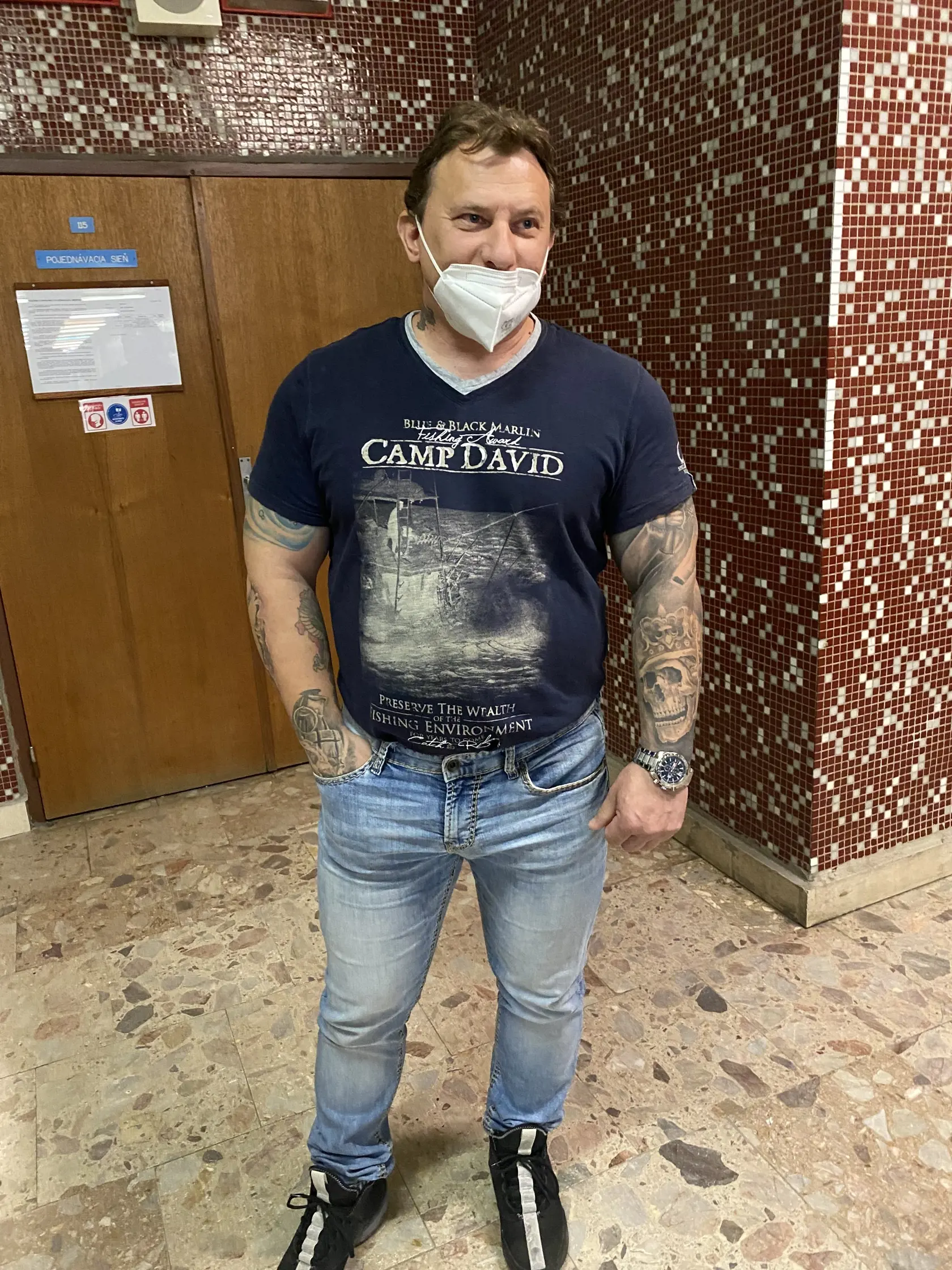 Brat zavraždeného Emila Miťa Novotného (†37) Martin Novotný (44) zo Spišskej Novej Vsi nechápal dôvody prepustenia obžalovaných z väzby.