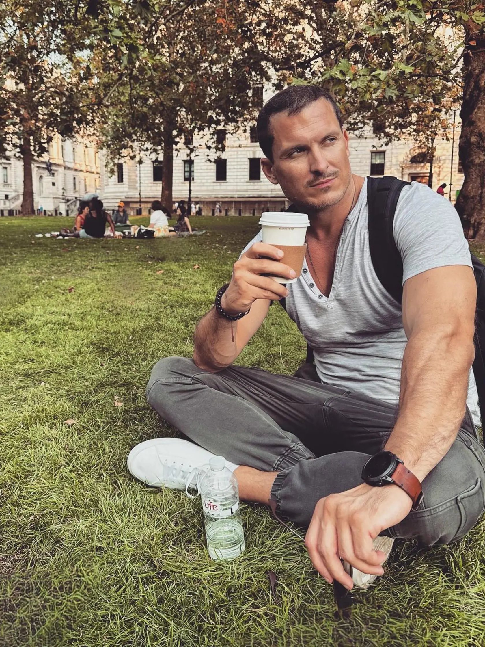 Ján Koleník nepohrdne ani kávou do ruky. 