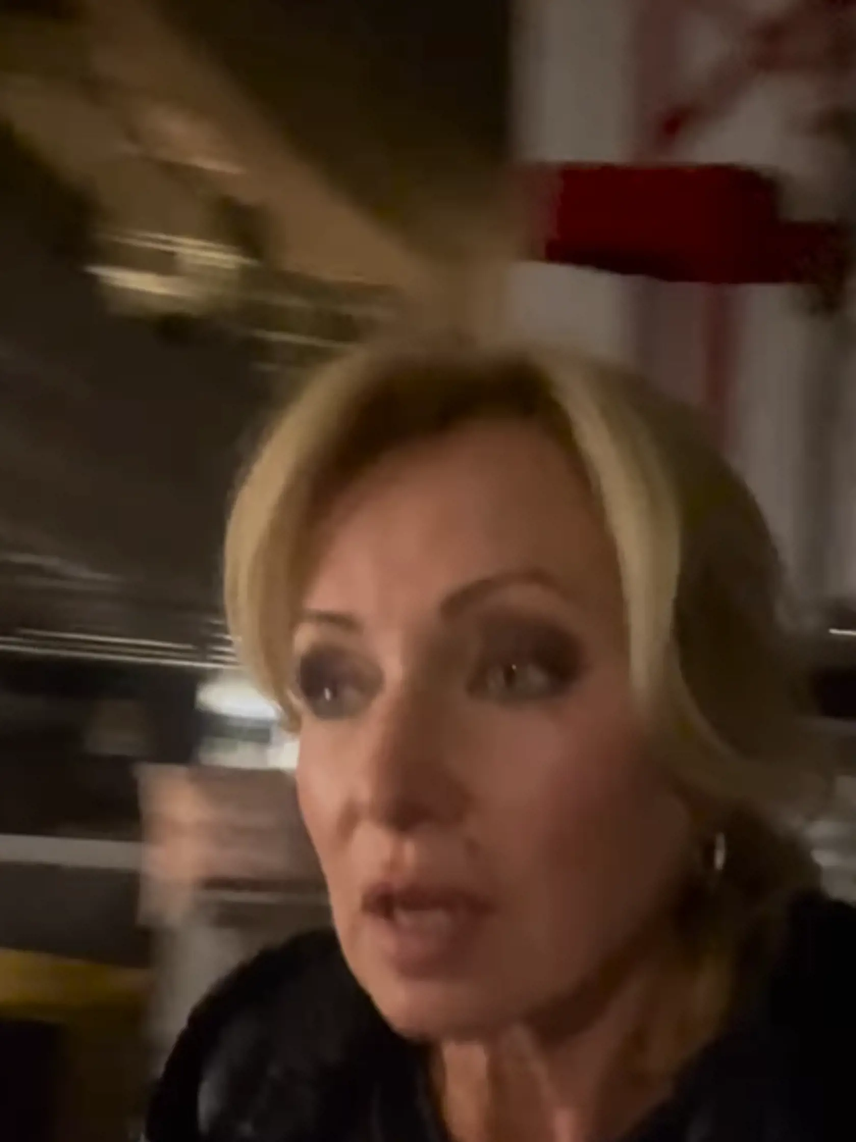 Na viac ako hodinu zostala uviaznutá v obchode.