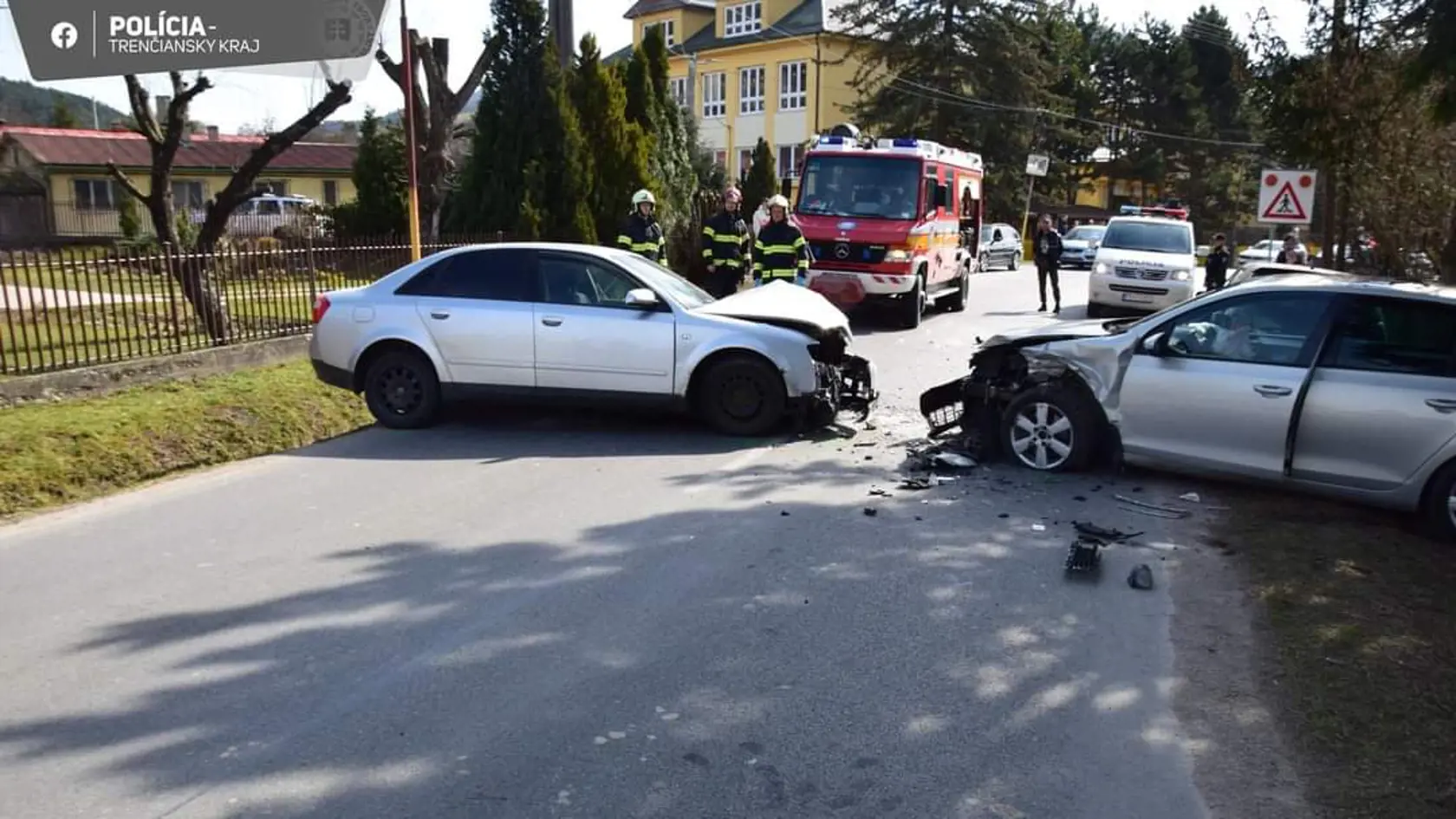 Obvineniu z prečinu ohrozovania pod vplyvom návykovej látky čelí 54-ročný vodič z Považskobystrického okresu. Pod vplyvom alkoholu spôsobil dopravnú nehodu. Informovala o tom trenčianska krajská policajná hovorkyňa Katarína Kuzmová. "Vodič viedol osobné motorové vozidlo Audi A4 v smere na obec Dolná Mariková, počas jazdy prešiel do protismernej časti vozovky, kde sa čelne zrazil s vozidlom Volkswagen Golf," uviedla Kuzmová. Pri dopravnej nehode utrpela zranenie 63-ročná spolujazdkyňa vo vozidle 