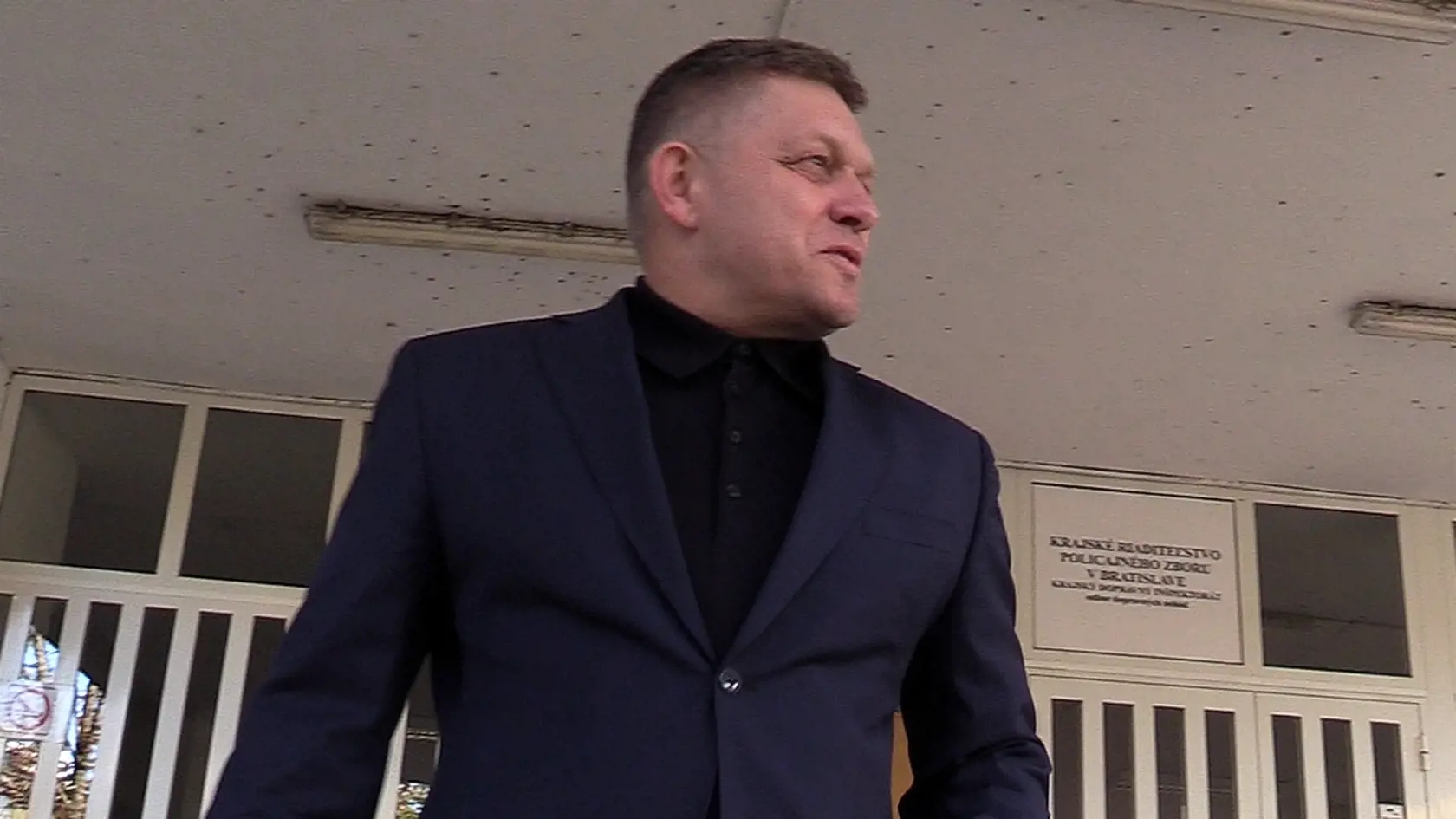 Šéf Smeru Robert Fico bol 5. novembra na polícii vysvetliť, prečo im neoznámil obrovskú krádež. Z kancelárie mu totiž ukradli 50-tisíc eur a zlaté mince, no on nepodal trestné oznámenie.
