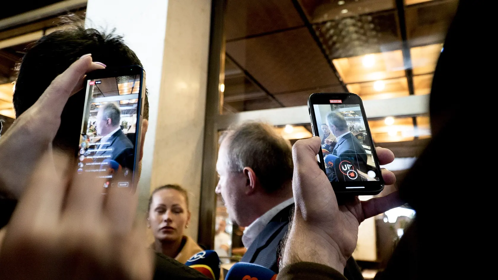 Marian Kotleba sa dnes dobýjal do parlamentu aj napriek tomu, že mu zanikol poslanecký mandát.