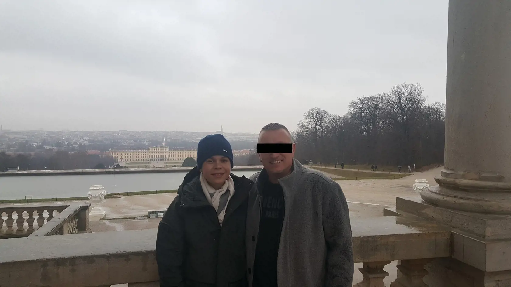 17-ročný Markus na fotografii s podnikateľom.