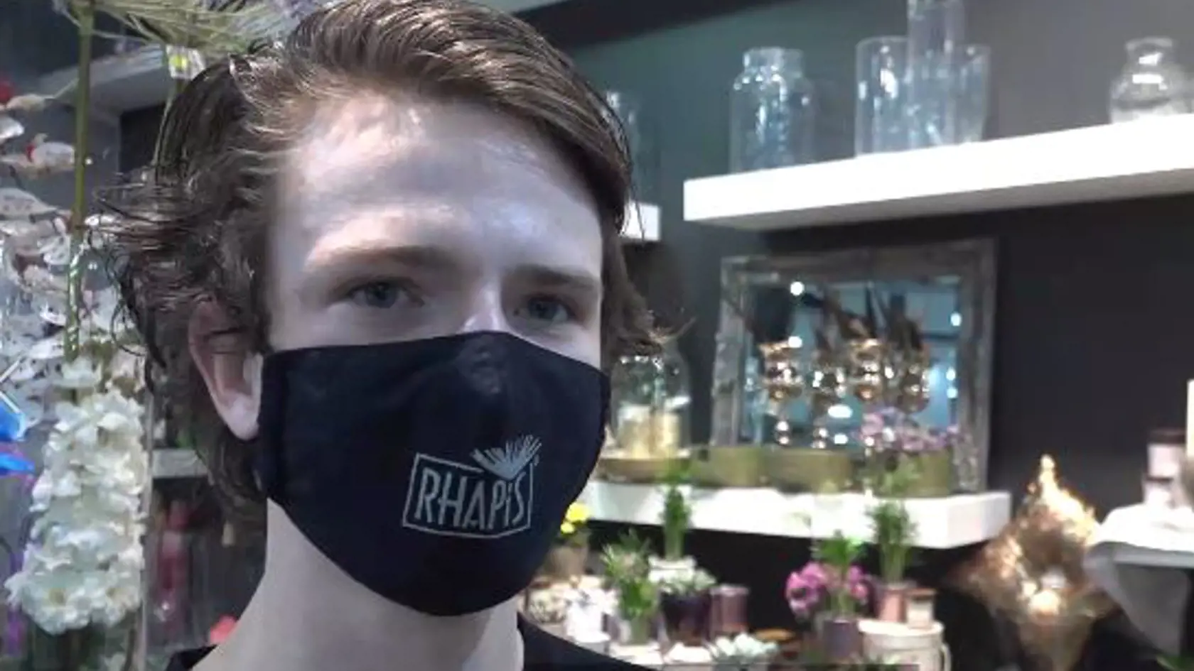 Ako TOP do kancelárie aj obývačky odporúča florista zo siete kvetinárstiev Rhapis Dušan Rojko lopatkovec.
