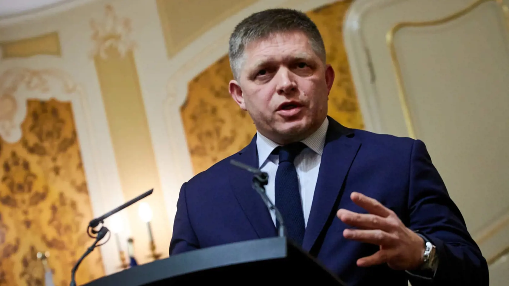 Expremiér Robert Fico sa konečne vrátil.