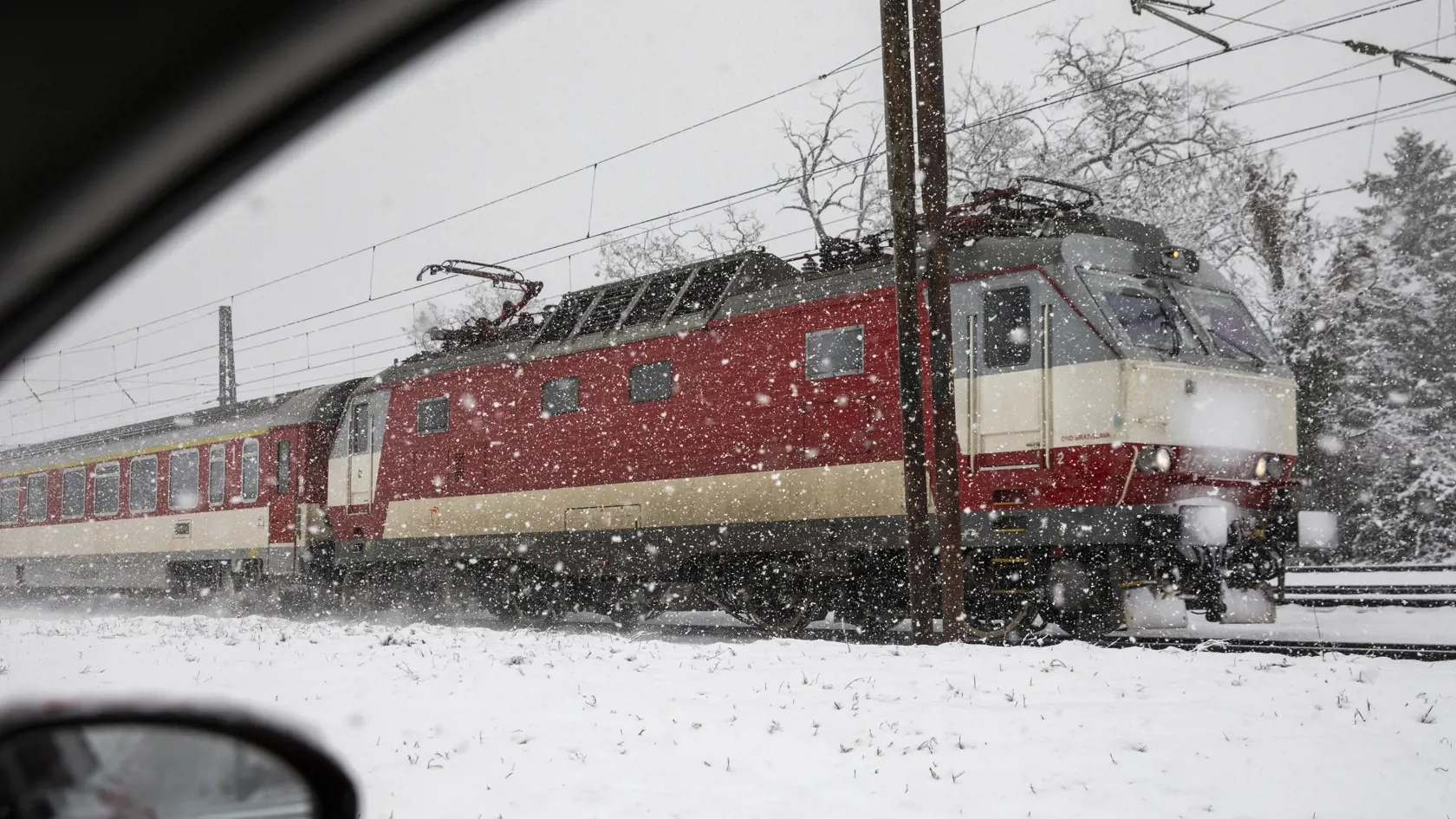 ZSSK od včera obnovilo 350 pozastavených spojov.