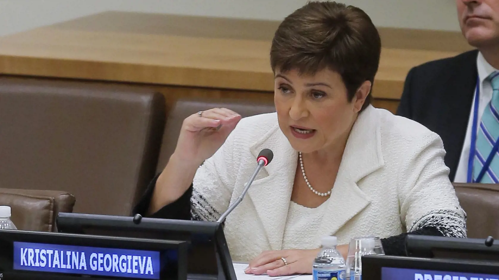 Predsedníčka Medzinárodného menového fondu Kristalina Georgieva patrí do pätnástky najvplvynejších žien. Ktoré sú podľa magazínu Forbes na 11. až 15. mieste? 11. Gail Boudreauxová, generálna riaditeľka Anthem
12. Ruth Poratová, finančná riaditeľka Alphabet
13. Kristalina Georgieva, generálna riaditeľka Medzinárodného menového fondu (MMF)
14. Emma Walmsleyová, generálna riaditeľka GlaxoSmithKline
15. Ana Patricia Botínová, predsedníčka Banco Santander