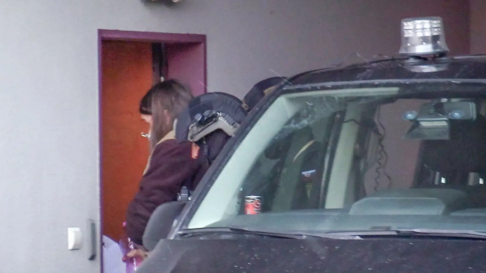 Policajná eskorta spolu s Mariánom prišla do Pezinku s hodinovým predstihom.