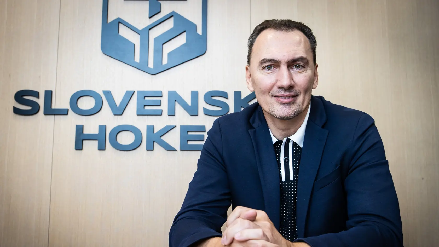Na snímke prezident Slovenského zväzu ľadového hokeja Miroslav Šatan, počas rozhovoru v sídle SZĽH v Bratislave.