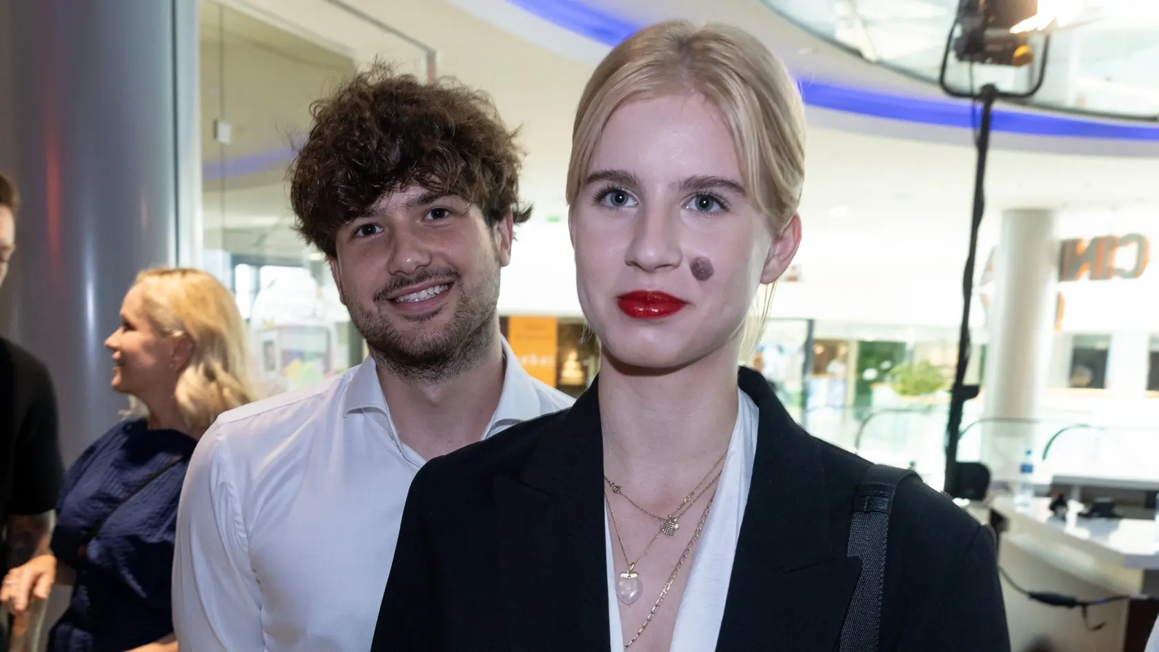 Emma Čaputová s expriateľom na premiére filmu Prezidentka.