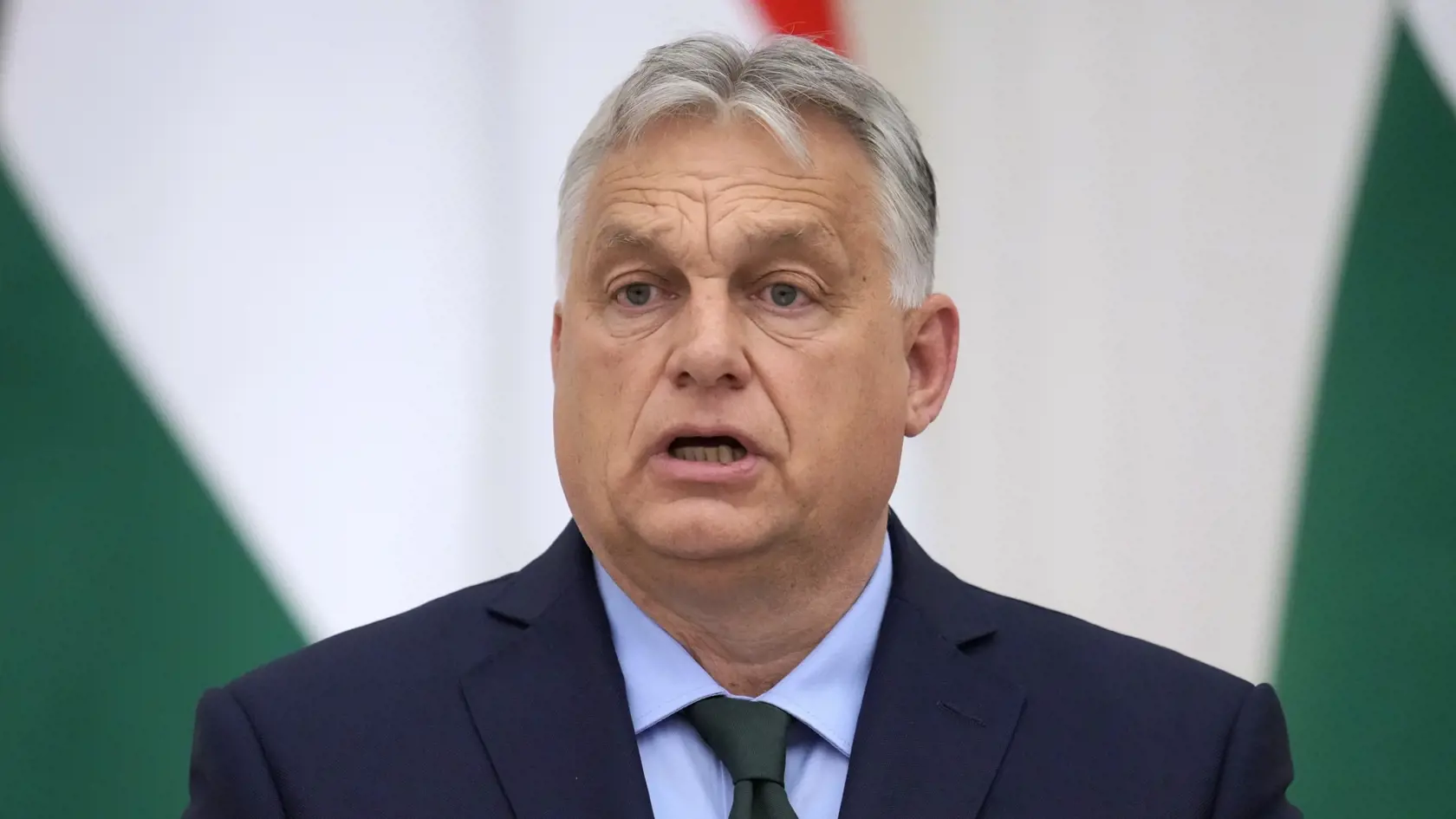 WA 3 archív Moskva - Na archívnej snímke z 5. júla 2024 maďarský premiér Viktor Orbán počas spoločnej tlačovej konferencie s ruským prezidentom Vladimirom Putinom v Moskve. Maďarský premiér Viktor Orbán pricestoval na vopred neohlásenú návštevu Číny v pondelok 8. júla 2024. Peking navštívil po tom, ako minulý týždeň prekvapivo zavítal do Kyjeva a Moskvy. FOTO TASR/AP 

FILE - Hungarian Prime Minister Viktor Orban attends a joint news conference with Russian President Vladimir Putin following the