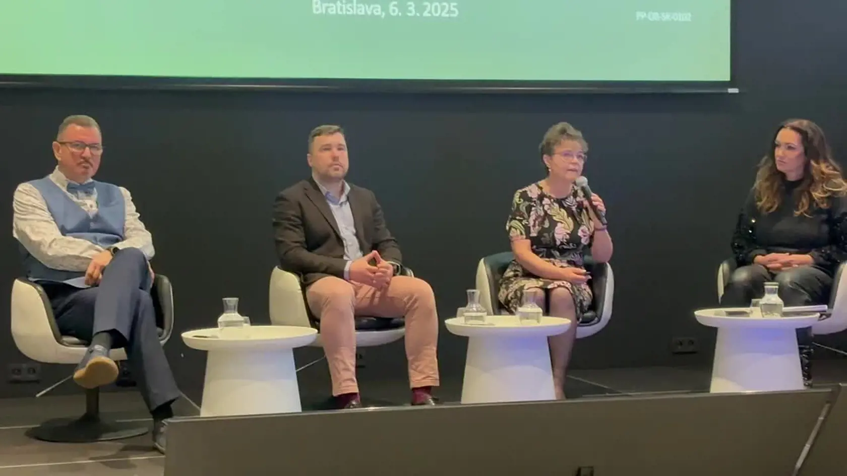 Najnovší sociologický prieskum agentúry Ipsos ukázal, že až 59 % slovenskej populácie sa nachádza v pásme nadváhy alebo obezity podľa BMI. Až 69 % Slovákov si ju spája s kardiovaskulárnymi ochoreniami. Často sa uvádzajú vysoký krvný tlak, vysoká hladina cholesterolu a cukrovka 2. typu.