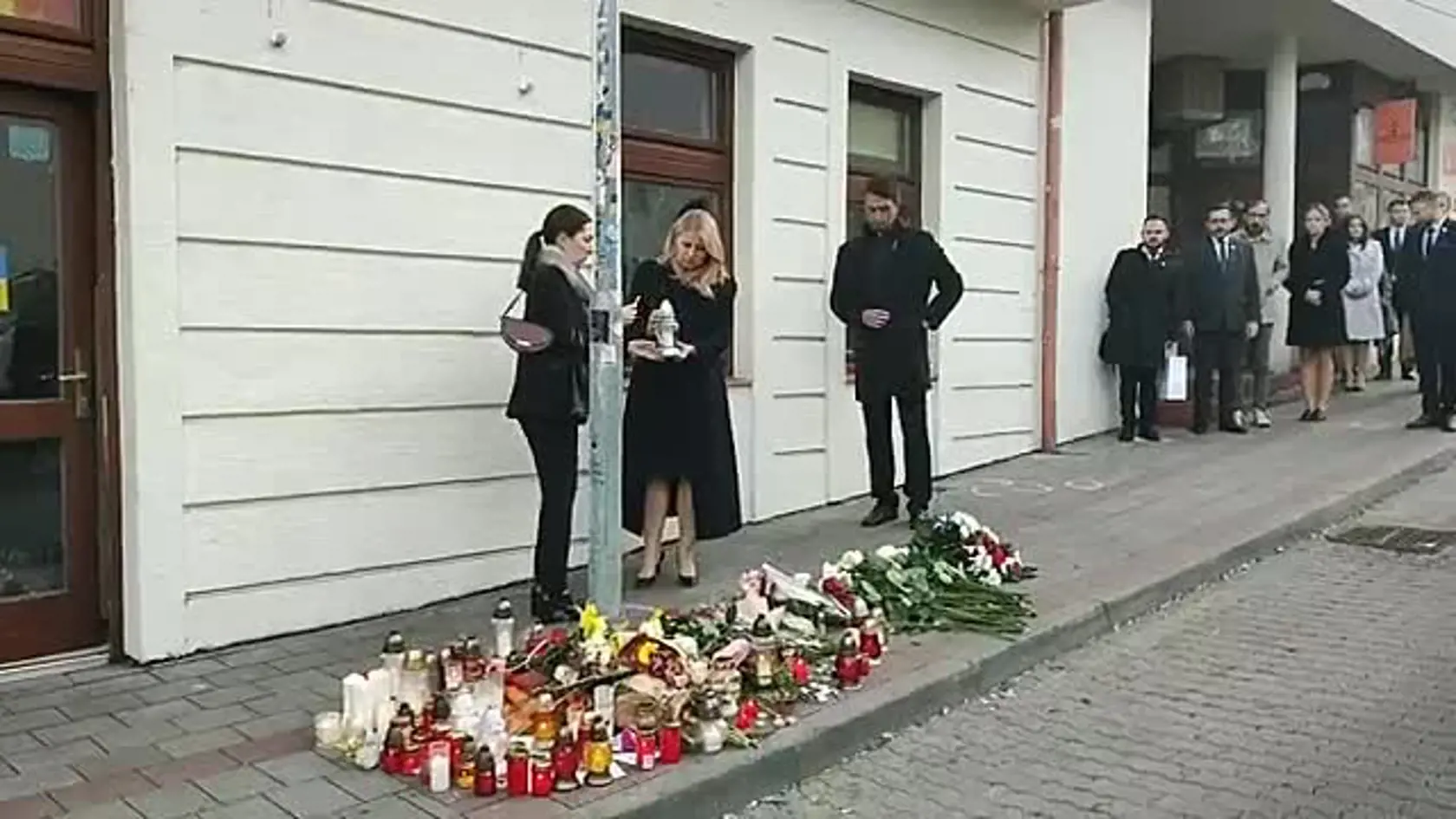 Prezidentka si uctila obete stredajšieho masakru na Zámockej ulici.