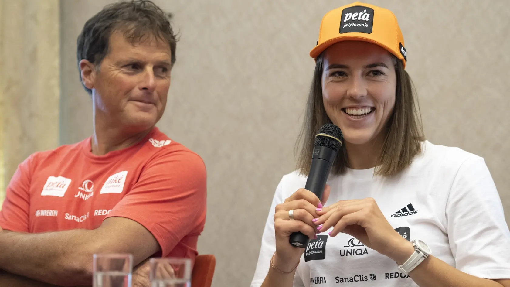 Na snímke slovenská lyžiarka Petra Vlhová a Mauro Pini.