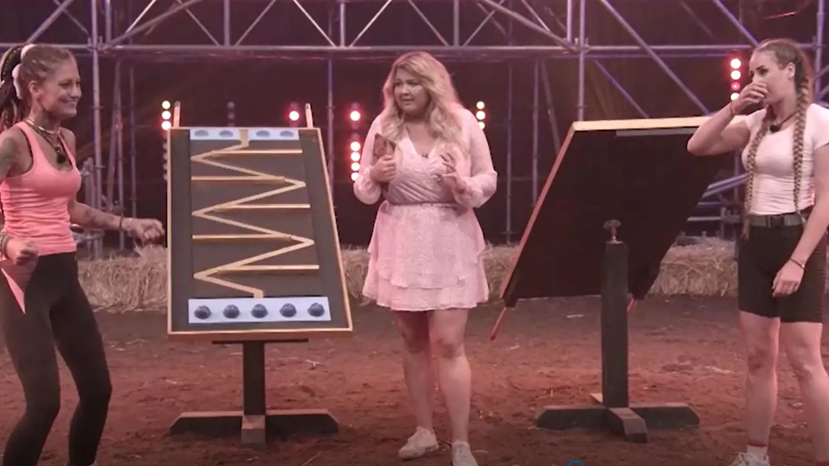 Luna vyhrala duel proti Monike na začiatku Farmy.
