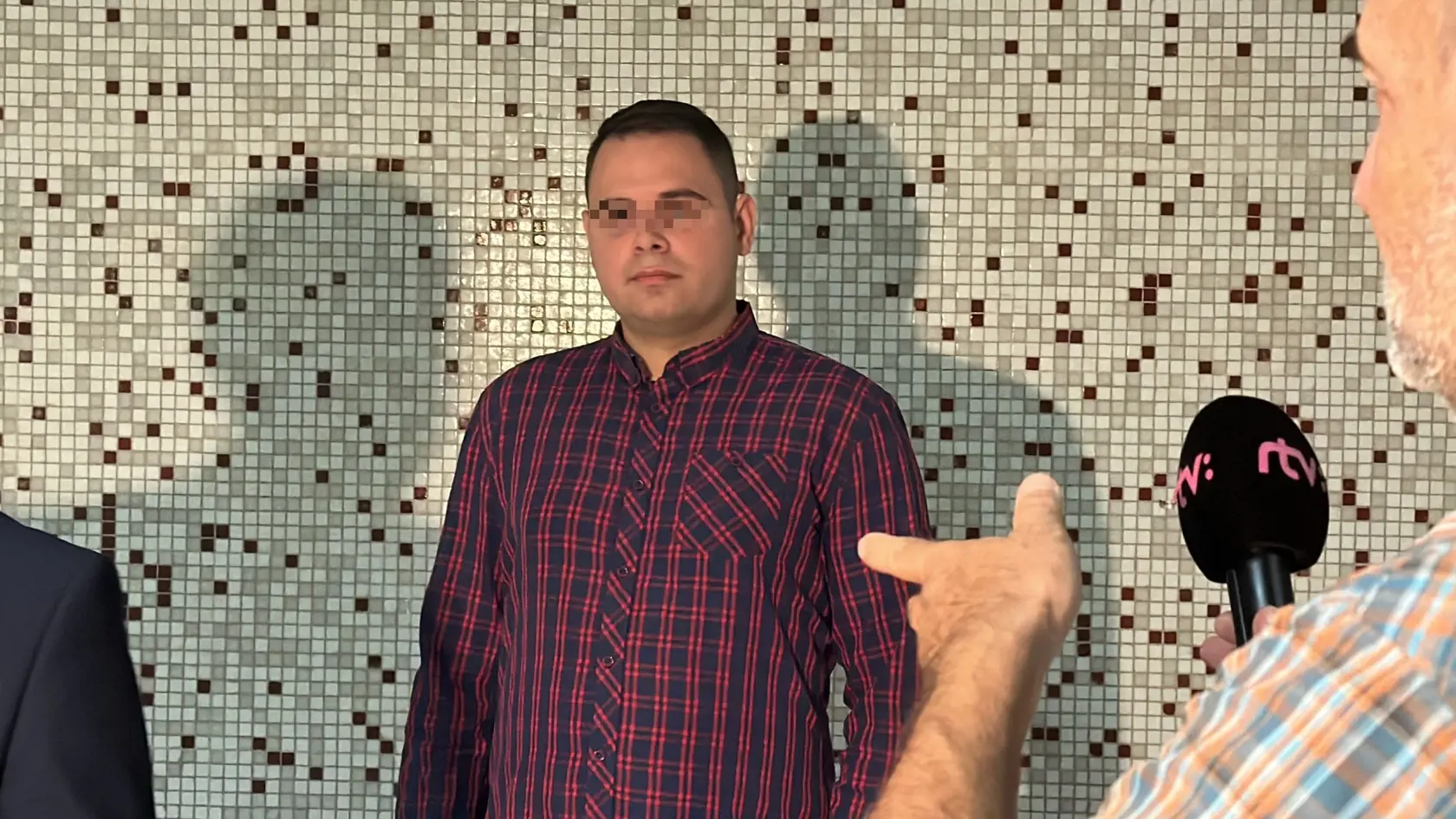 Keďže sa na pojednávanie nedostavil, prečítaná bola aspoň jeho výpoveď na polícii z januára tohto roka.