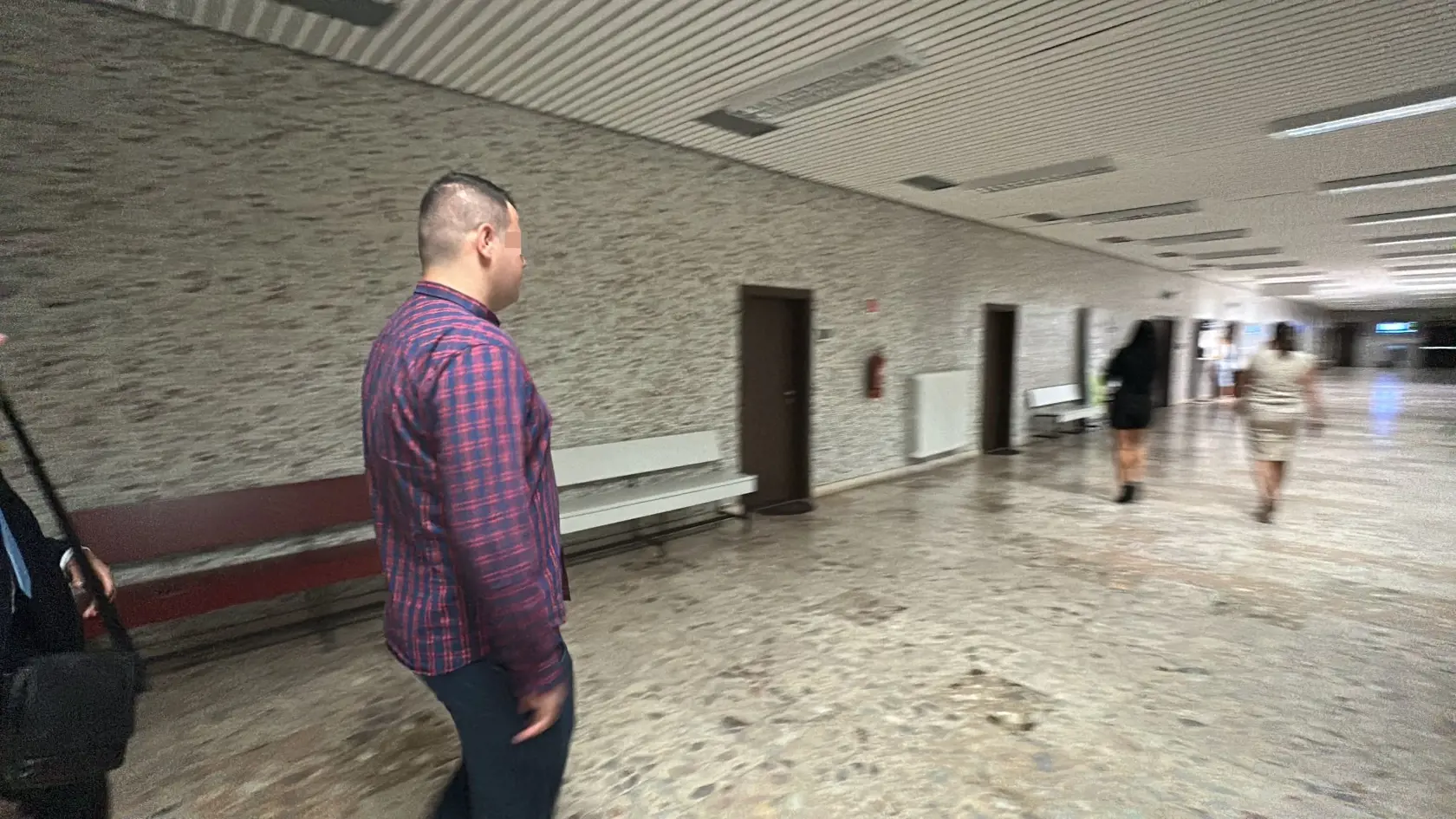 Obvinený bol v čase spáchania skutku zamestnaný Košickou arcidiecézou. Tá ho napokon z diakonskej praxe odvolala.
