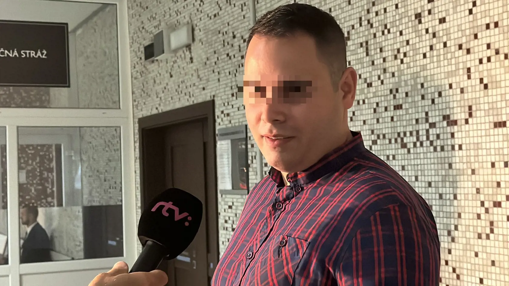 Pojednávanie z 23. augusta tohto roka bolo odročené na tento pondelok (16.10.). Koncom augusta si totiž obhajoba vyžiadala lehotu na premyslenie o uzavretí dohody o vine a treste. Tú nakoniec neuzavreli.