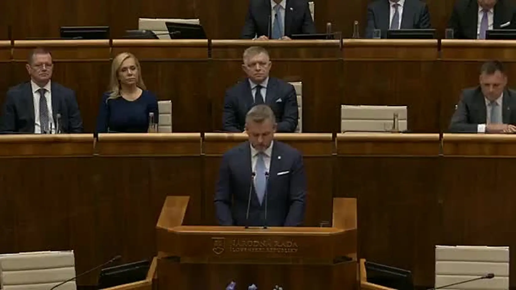 Prezident prvýkrát vystúpil na pôde parlamentu ako hlava štátu. Podľa opozície sa stotožnil s ich slovami, bol však málo rázny a nehovoril o korupcii.