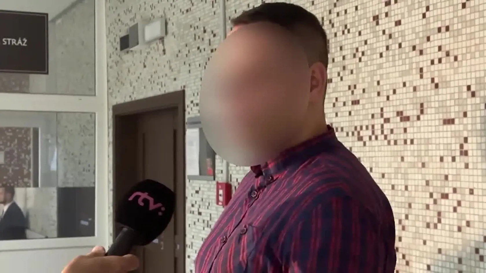 28-ročného Dávida, niekdajšieho cirkevného diakona, vinia zo sexuálneho zneužitia maloletého chlapca a šírenia toxikománie.