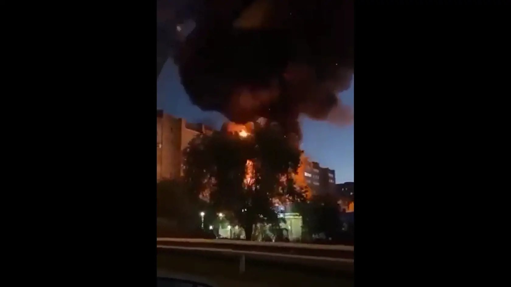 Havaroval nadzvukový stíhací bombardér typu Su-34, ktorý spadol do obytnej oblasti prístavu Jejsk.