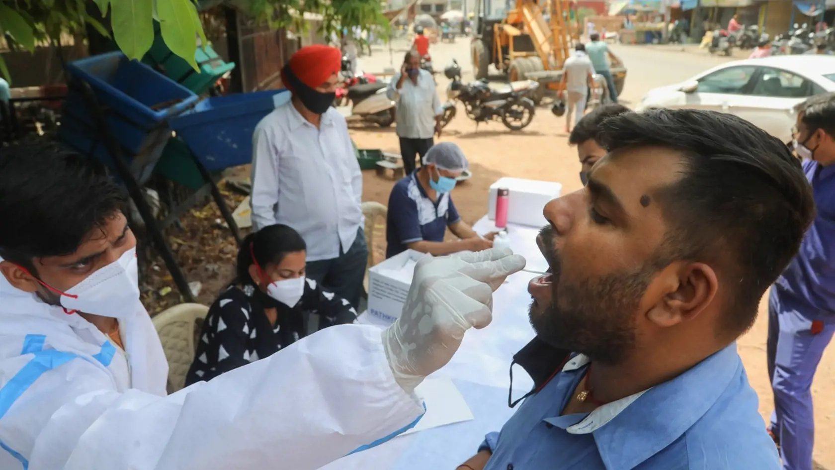 Najnovší rýchly nárast infekcií spôsobil, že India zaznamenala celkovo 13,5 milióna infikovaných, čo je viac než 13,48 milióna v Brazílii.