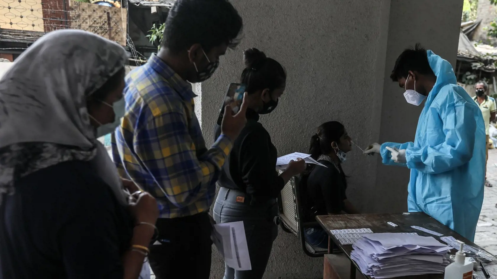 Najnovší rýchly nárast infekcií spôsobil, že India zaznamenala celkovo 13,5 milióna infikovaných, čo je viac než 13,48 milióna v Brazílii.