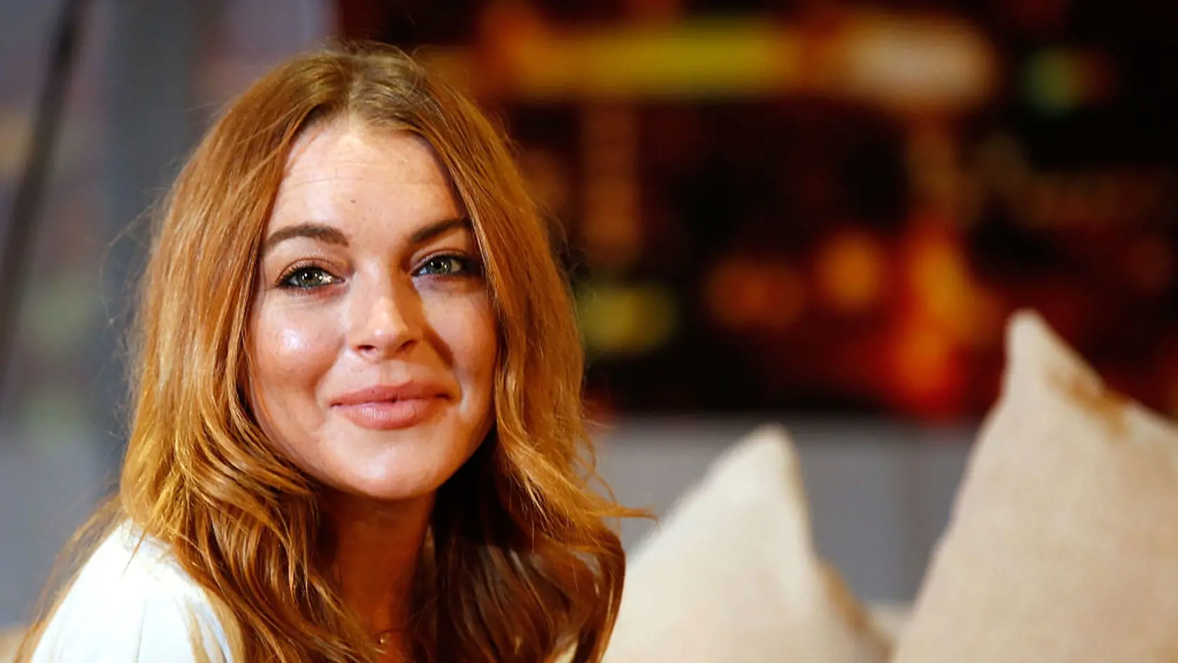 Lindsay Lohan: Jej tvár časom napuchla. Na tejto fotke jej ešte vidieť vrásky na čele, dnes by ste ich hľadali márne.