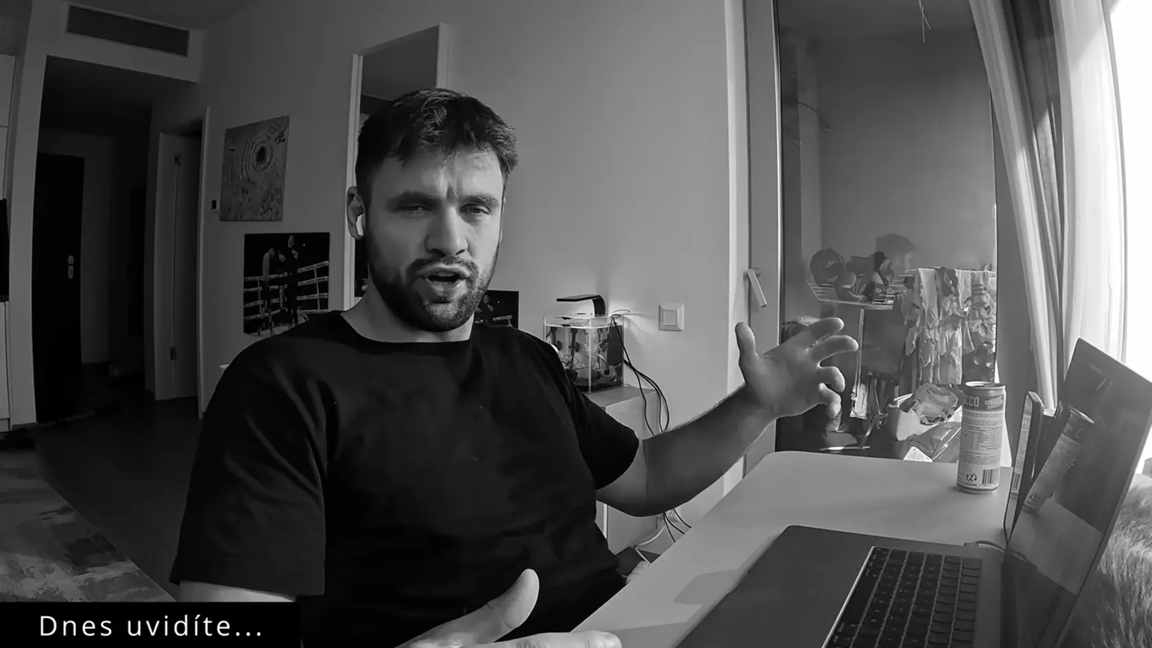 Fiki si opäť nedával servítku pred ústa.