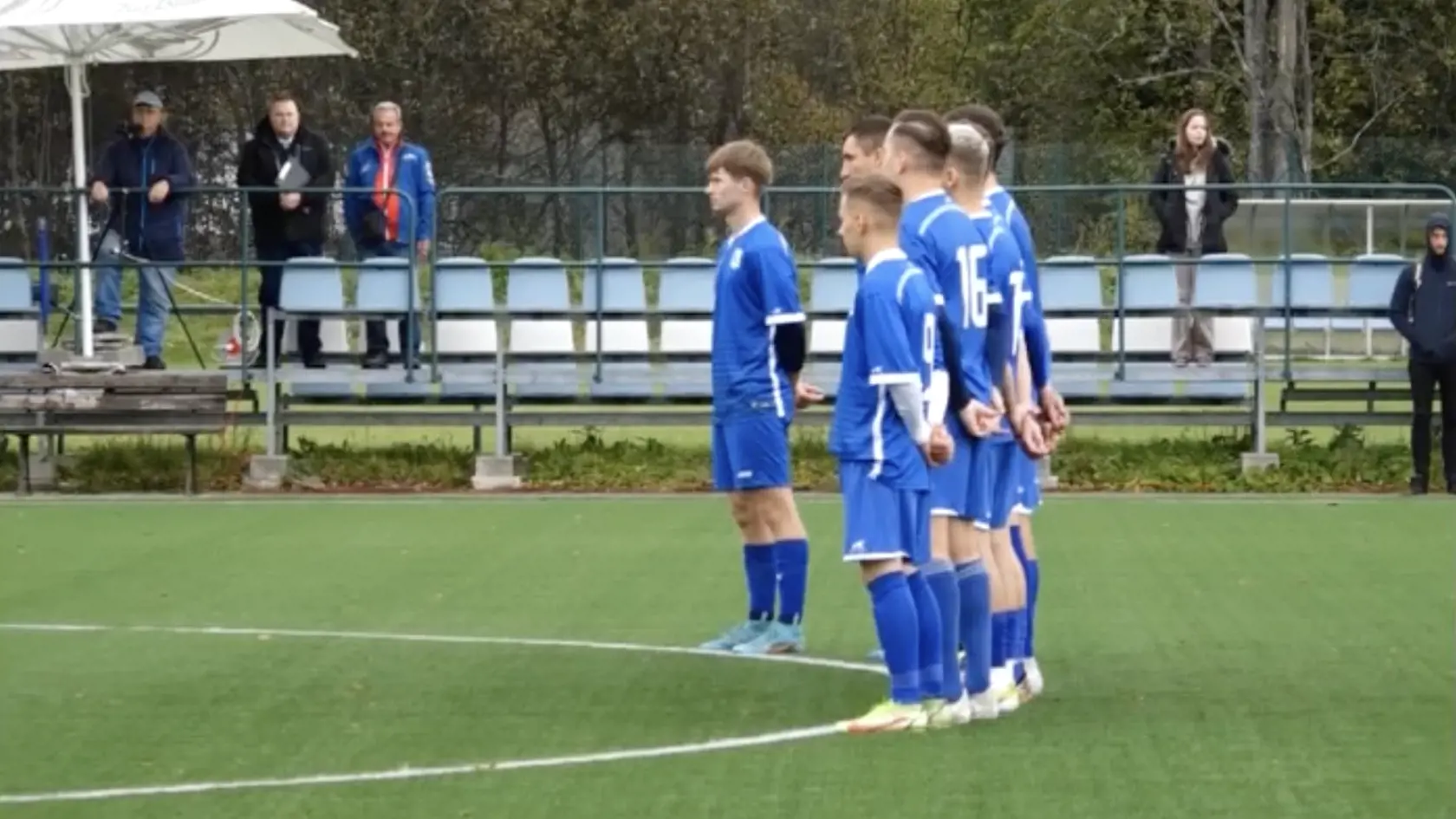Čakal ich ligový zápas, najprv si však na štadióne v Tatranskej Lomnici tichou spomienkou uctili svojho bývalého spoluhráča.
