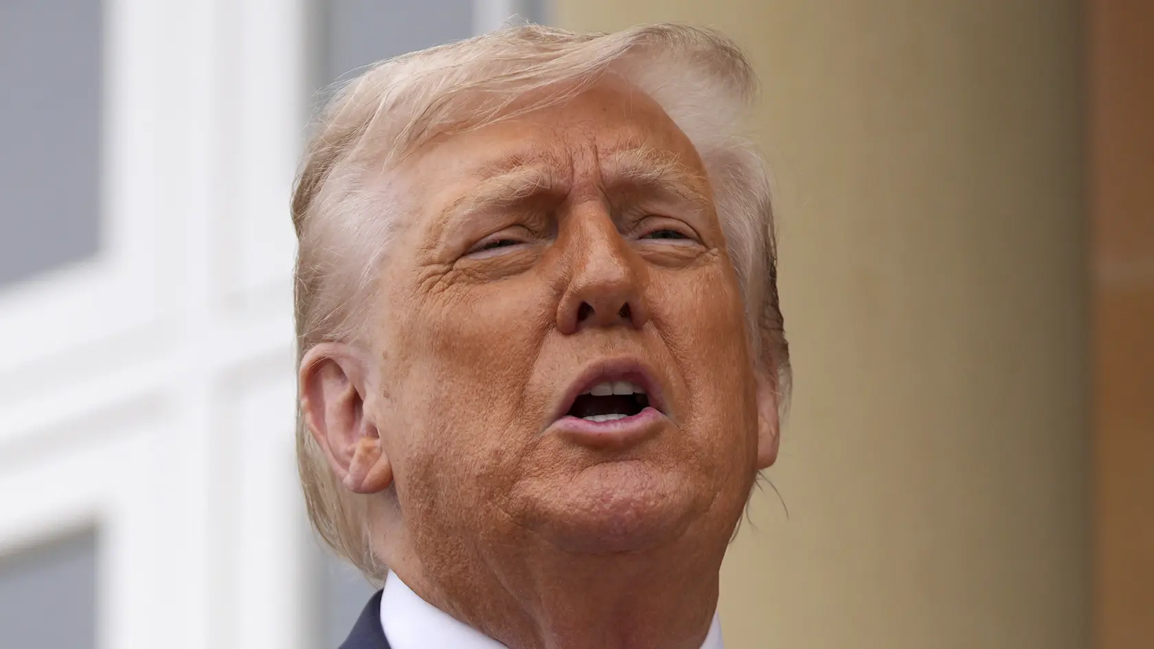Trump na rokovaní s britským premiérom Keirom Starmerom vo svojom luxusnom golfovom rezorte v škótskom Turnberry.
