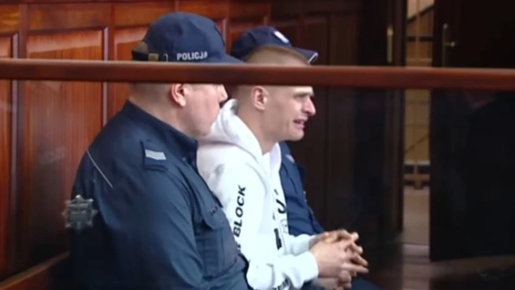 Tomasz teraz čaká na rozhodnutie súdu, mal by sa obnoviť proces.