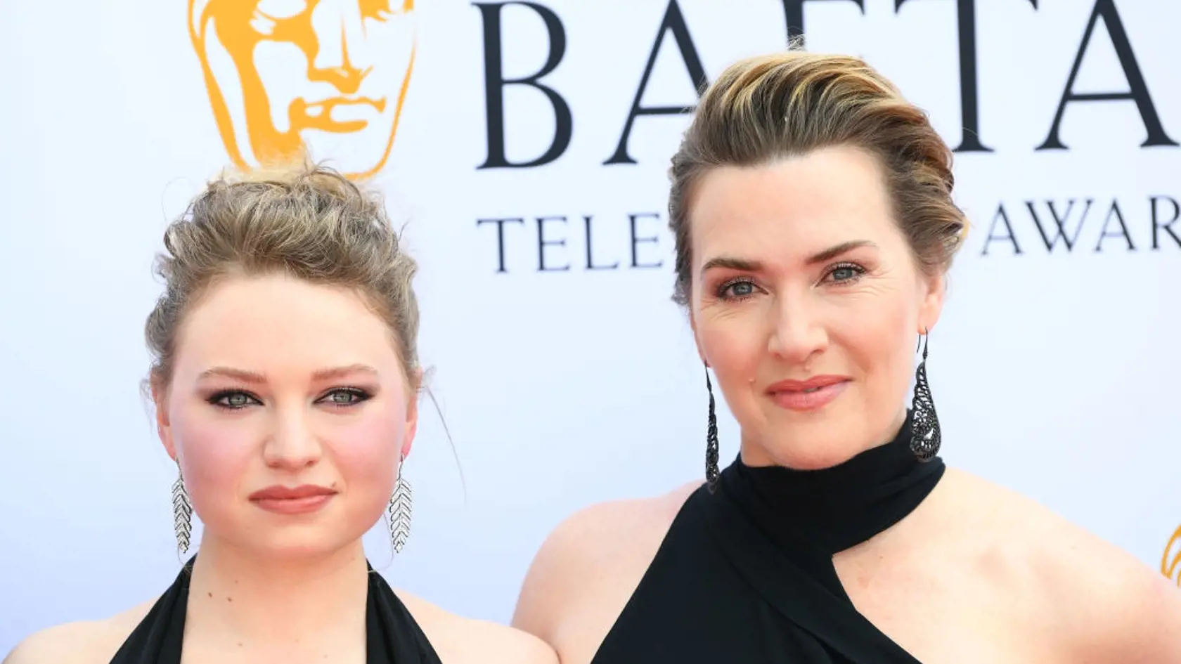 Kate Winslet po boku dcéry Mii Threapleton na udeľovaní televíznych cien BAFTA