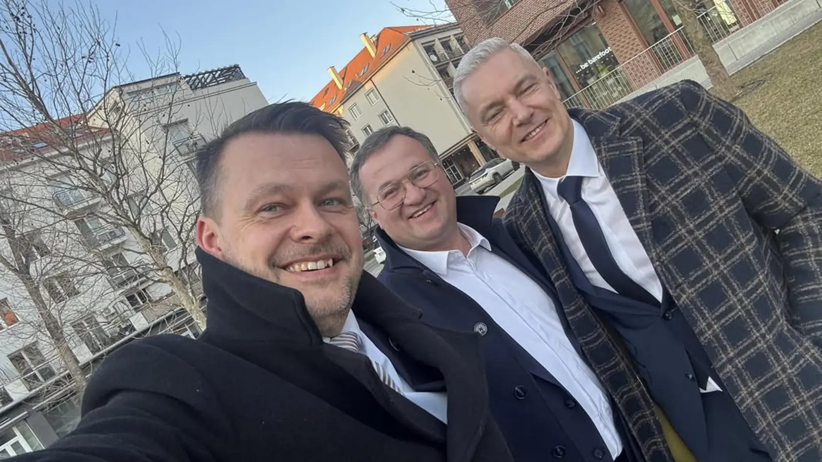 Samuel Migaľ, Radomír Šalitroš a Ján Ferenčák sa pochválili spoločnou vysmiatou fotkou. 