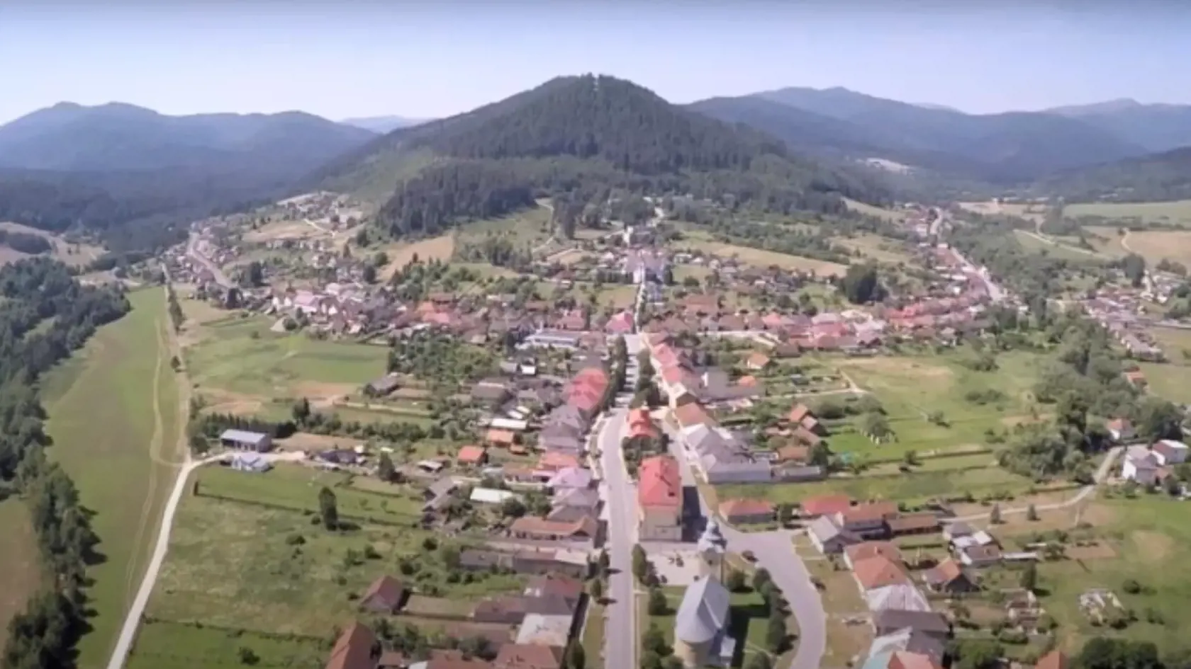 Obcou Mníšek nad Hnilcom otriasa škandál neuveriteľných rozmerov.