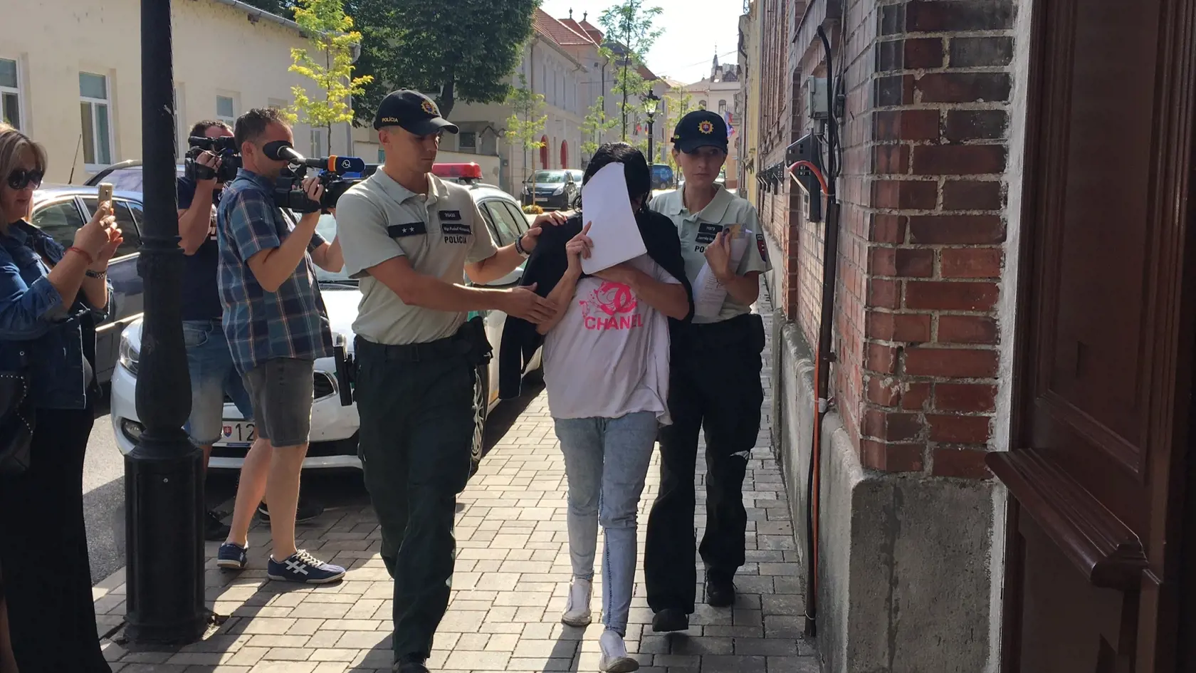 Ilona, ktorá nafúkala 4,83 promile si na súde zakrývala tvár.