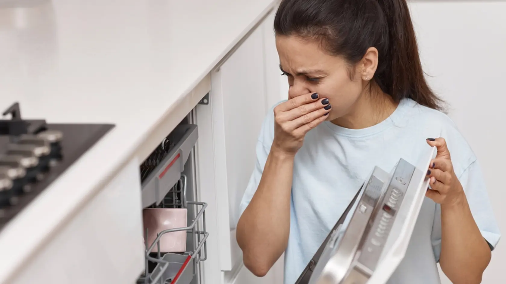 Woman,Smells,Strange,And,Terrible,Smell,Coming,From,Dishwasher,Machine