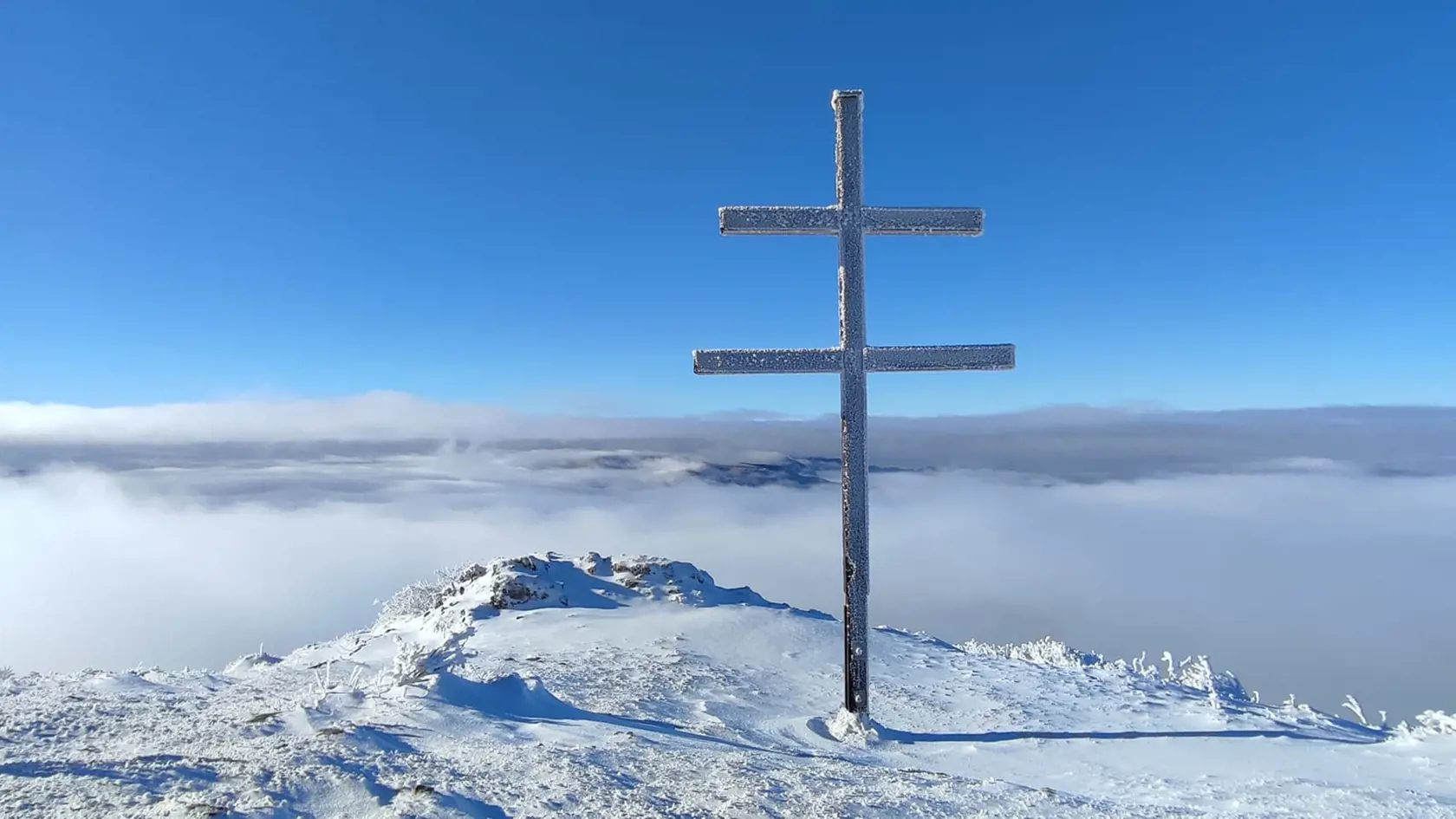 Nádherne zasnežené hory prilákali počas víkendu veľa turistov.