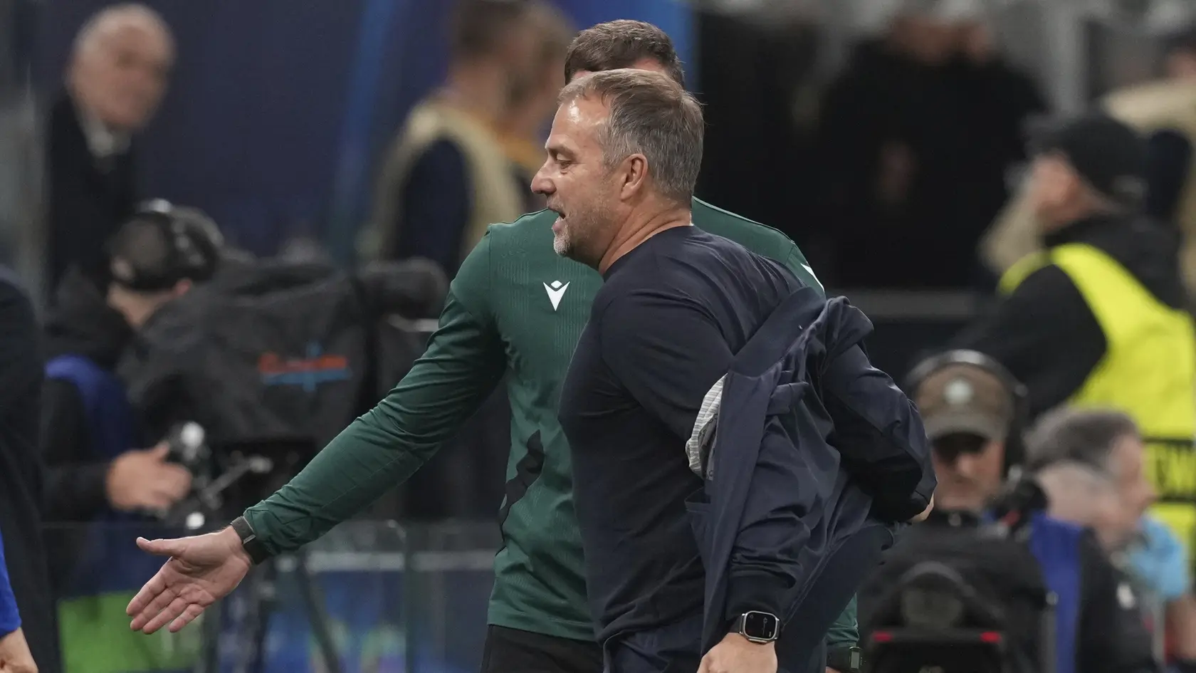 Hansi Flick sa už musí sústrediť na blížiaci sa zápas s Realom Madrid.